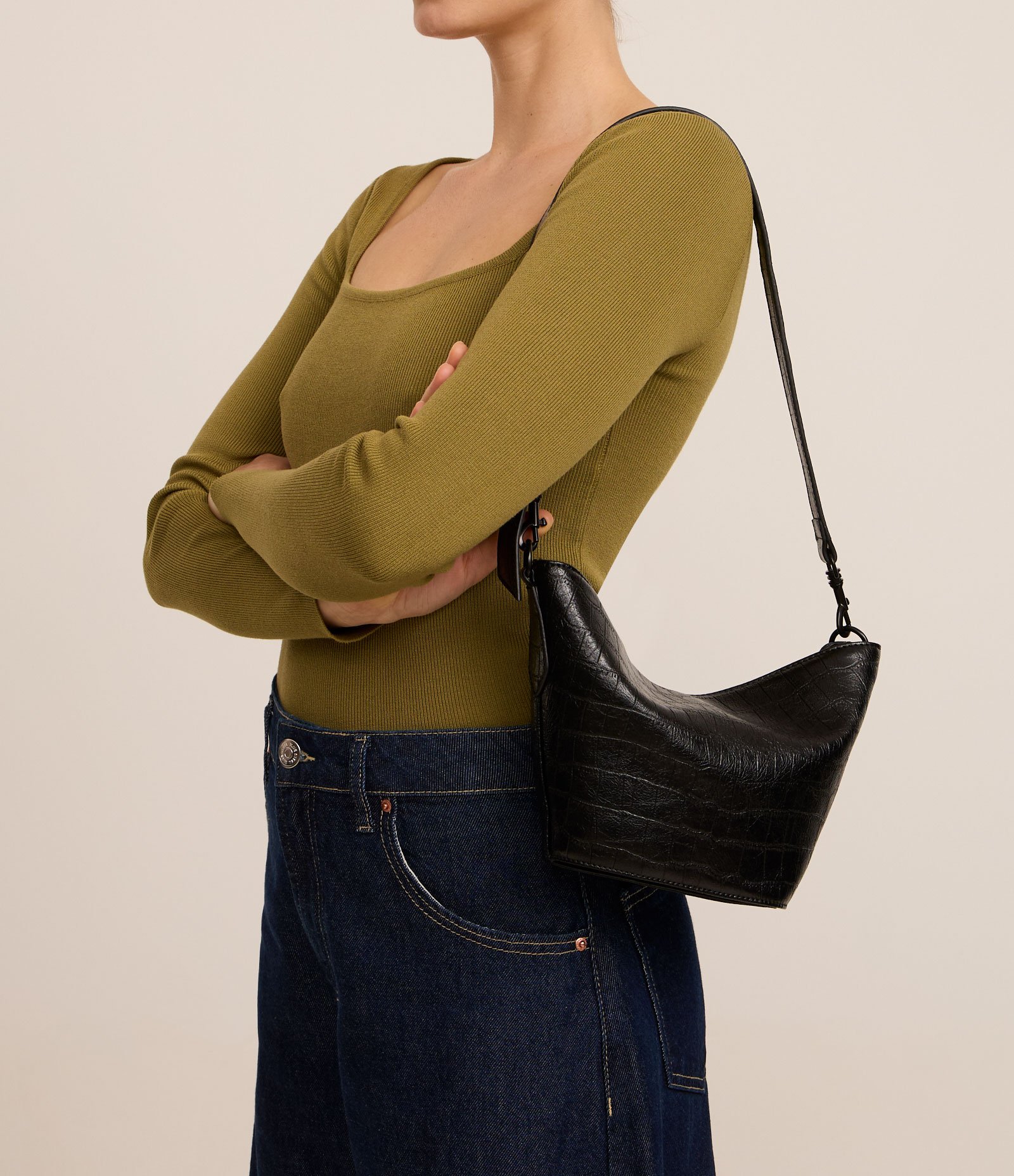 Bolsa Shoulder Pequena com Textura Croco e Alça Ajustável Preto 9