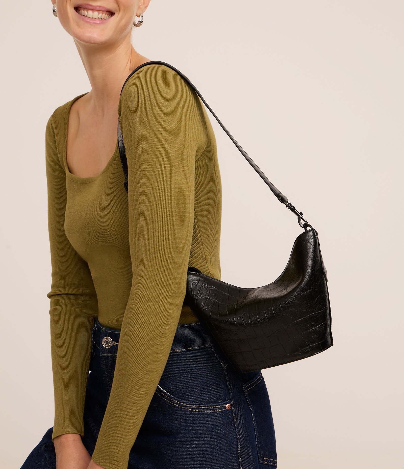 Bolsa Shoulder Pequena com Textura Croco e Alça Ajustável Preto 1