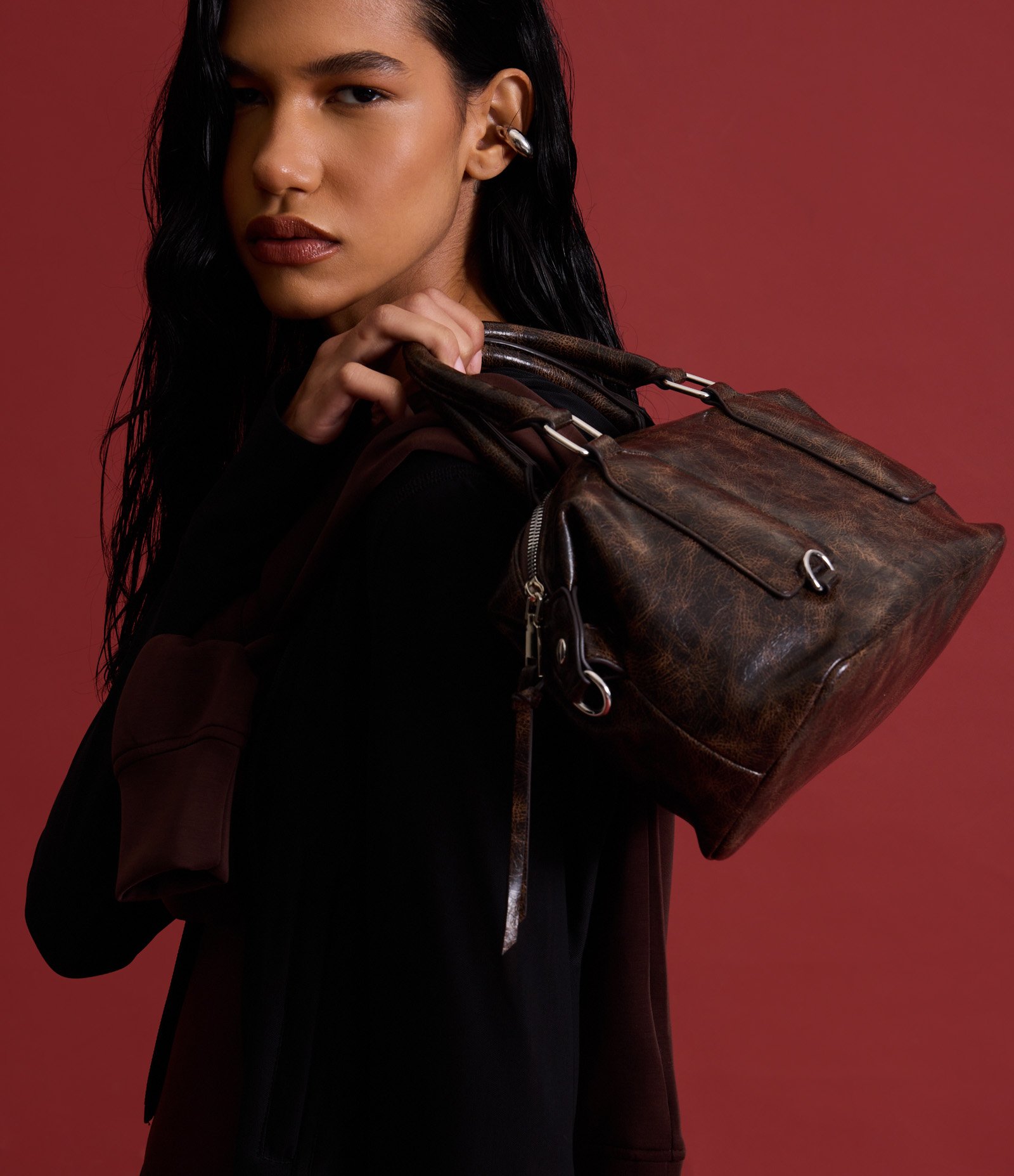 Bolsa Mini Satchel Estonada com Alça Curta e Longa Marrom 1