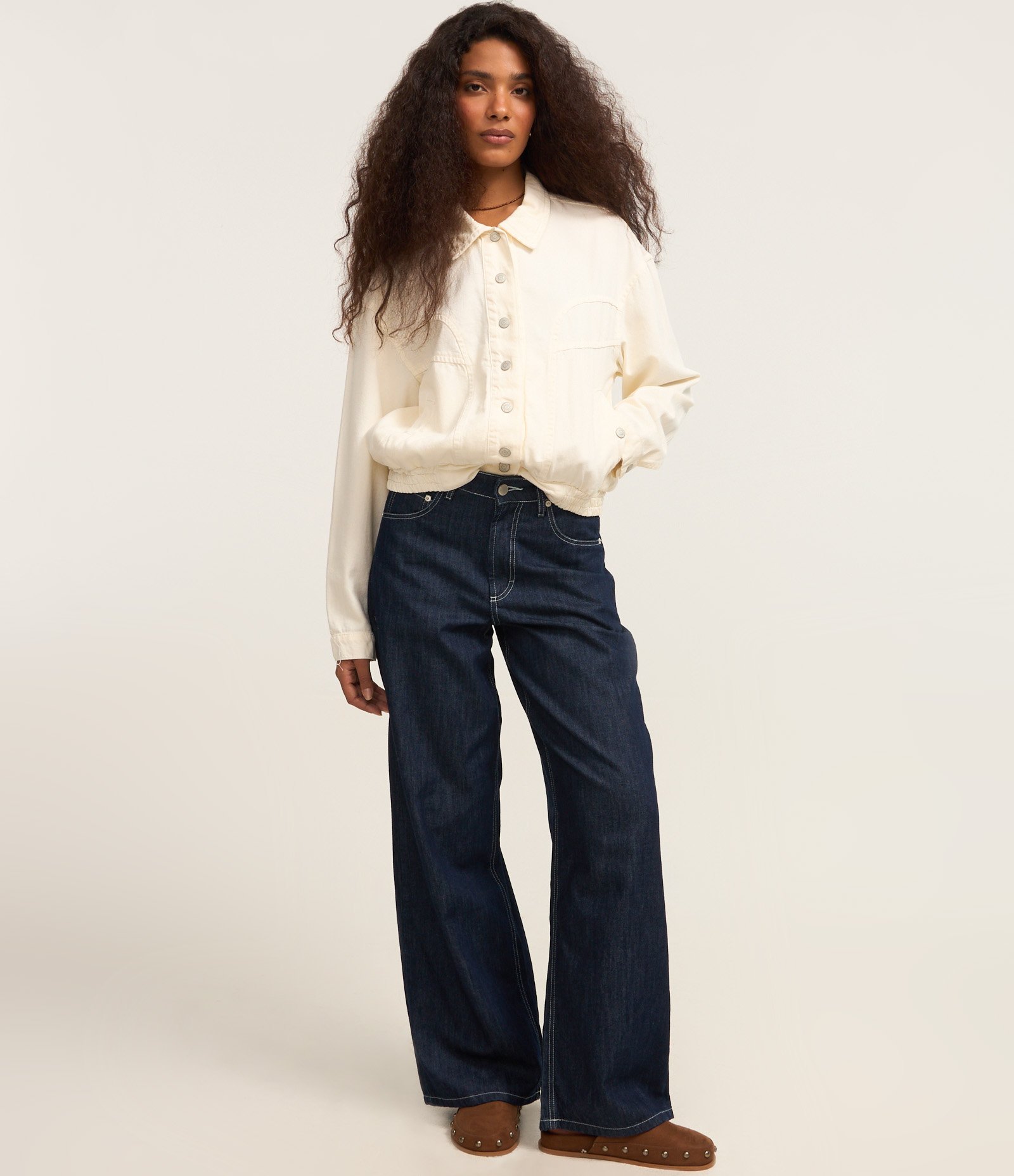 Jaqueta Bomber Jeans com Abotoamento Frontal e Recortes Branco 2