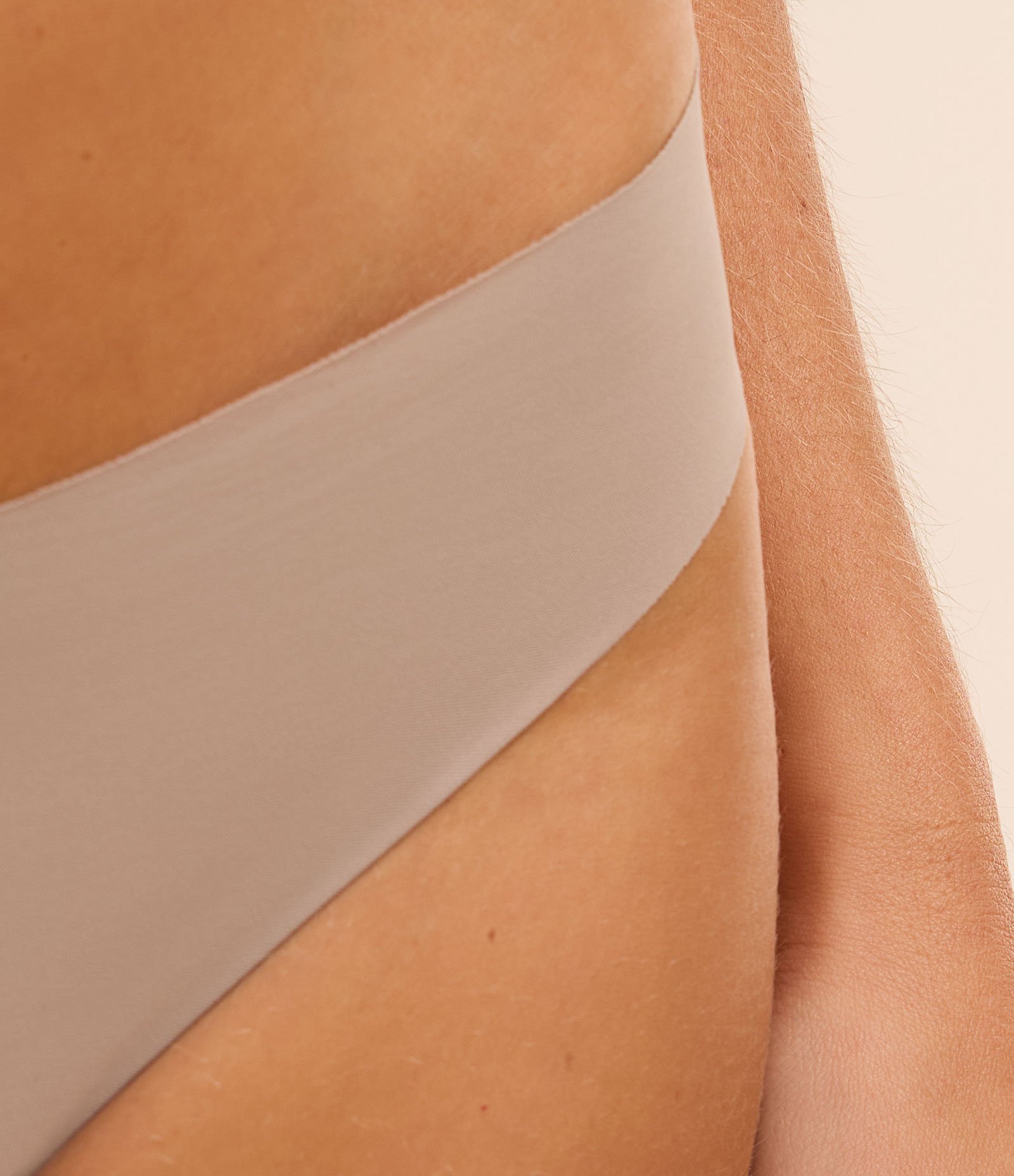 Kit 02 Calcinhas Biquíni Fio Dental em Microfibra com Corte a Fio Cinza/Preto 5