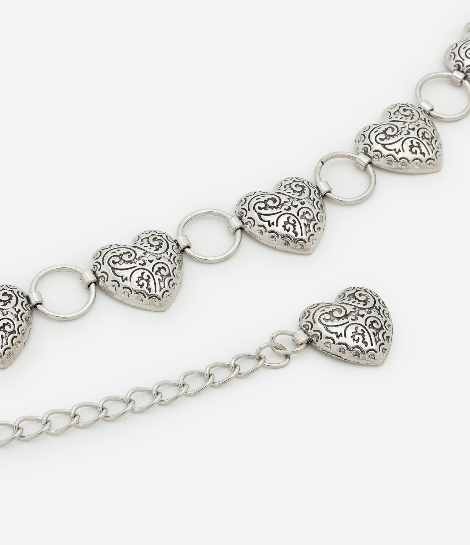 Cinto Médio Estreito em Corrente de Metal com Corações Trabalhados Prata 2