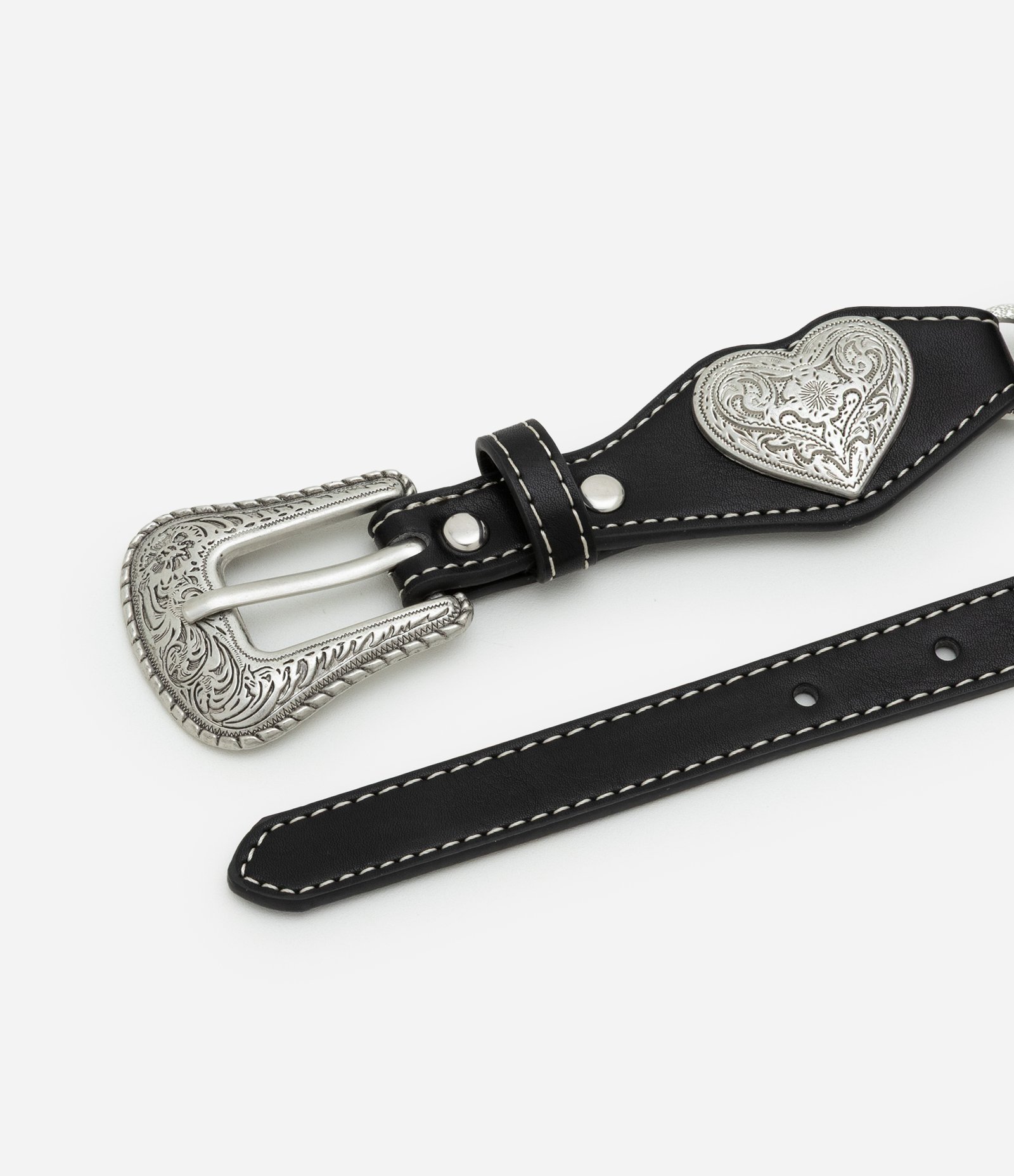 Cinto Estreito em PU com Elos e Detalhe em Coração Preto 3