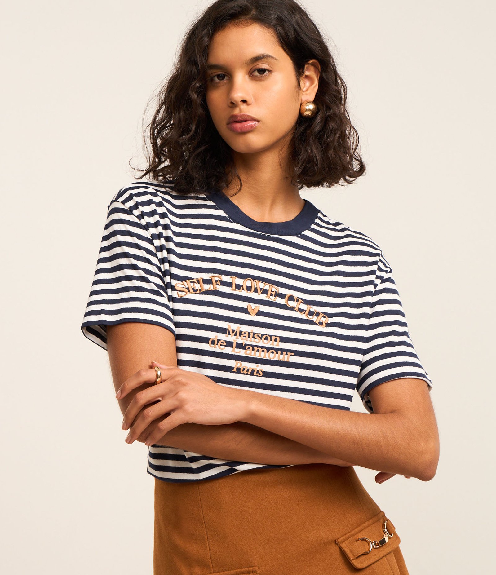 Camiseta Boxy Listrada com Bordado Lettering e Coração Azul Marinho/Branco 2