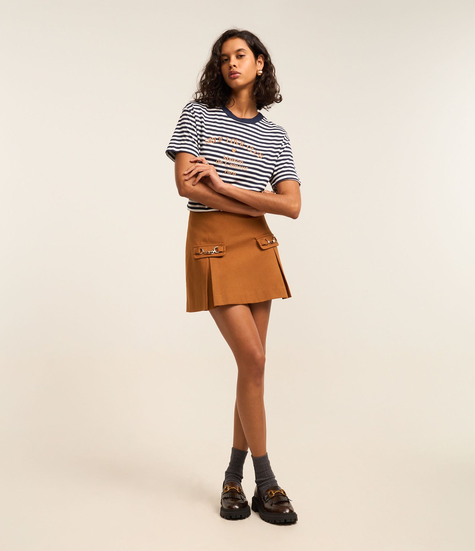 Camiseta Boxy Listrada com Bordado Lettering e Coração Azul Marinho/Branco 3