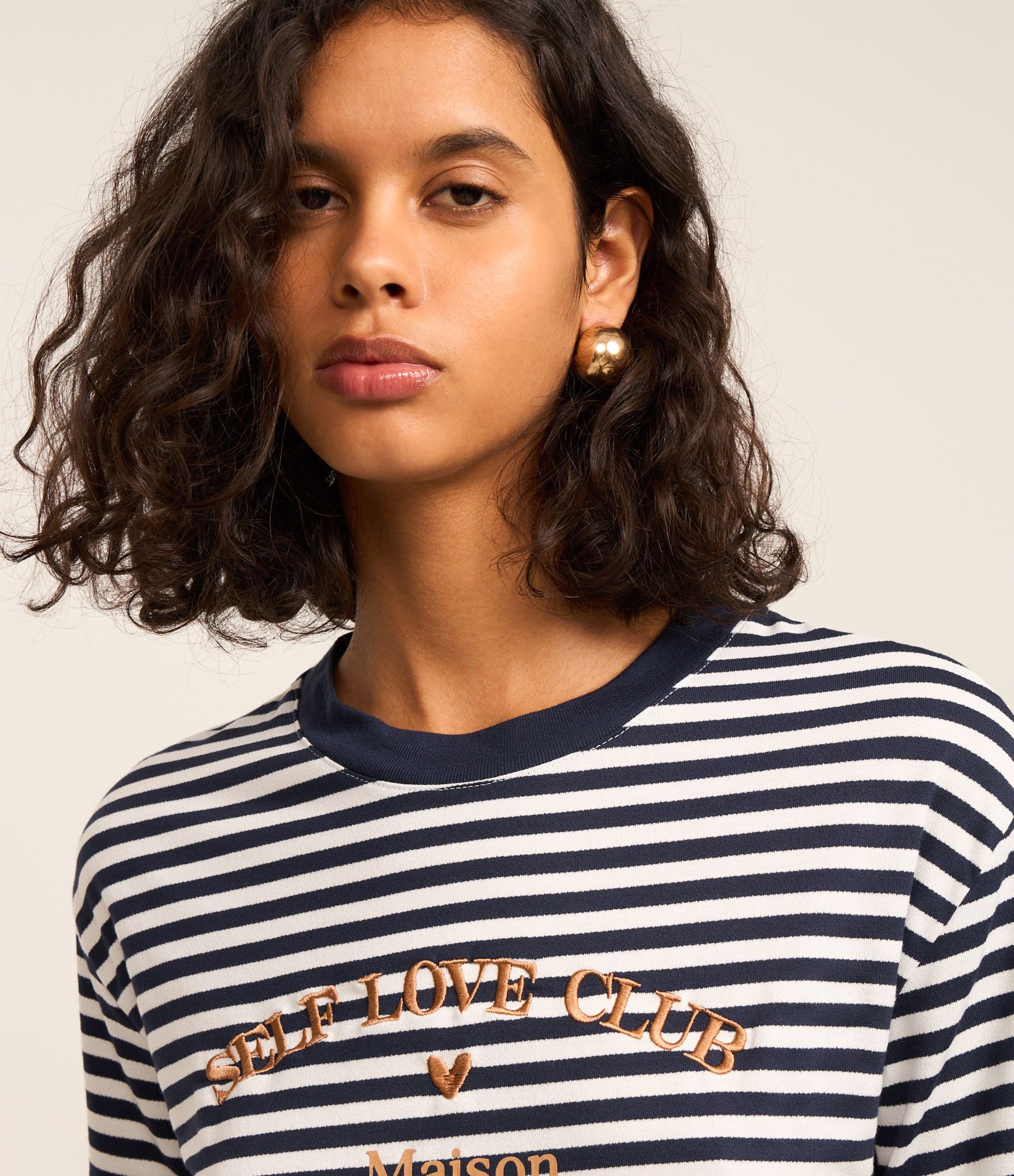 Camiseta Boxy Listrada com Bordado Lettering e Coração Azul Marinho/Branco 4