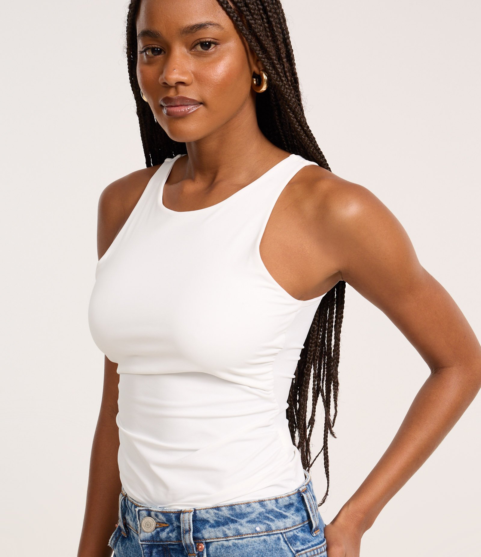 Blusa Regata Ajustada em Microfibra com Franzidos Laterais Branco 3