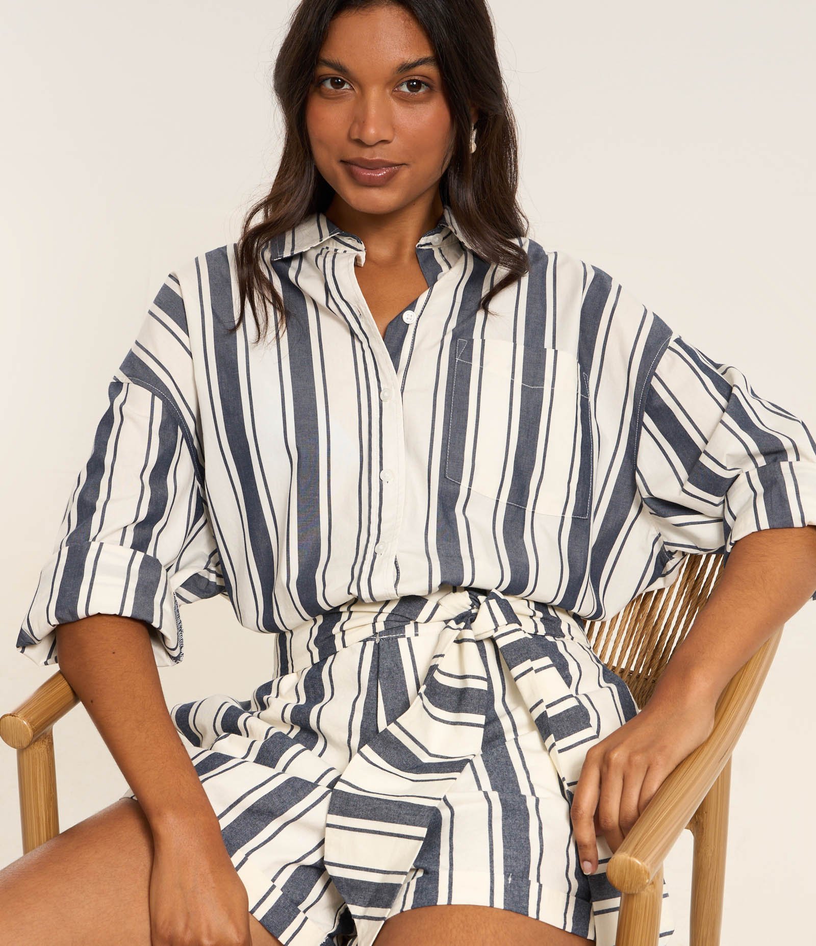 Camisa Over em Tricoline Listrada com Cava Deslocada Off White 1