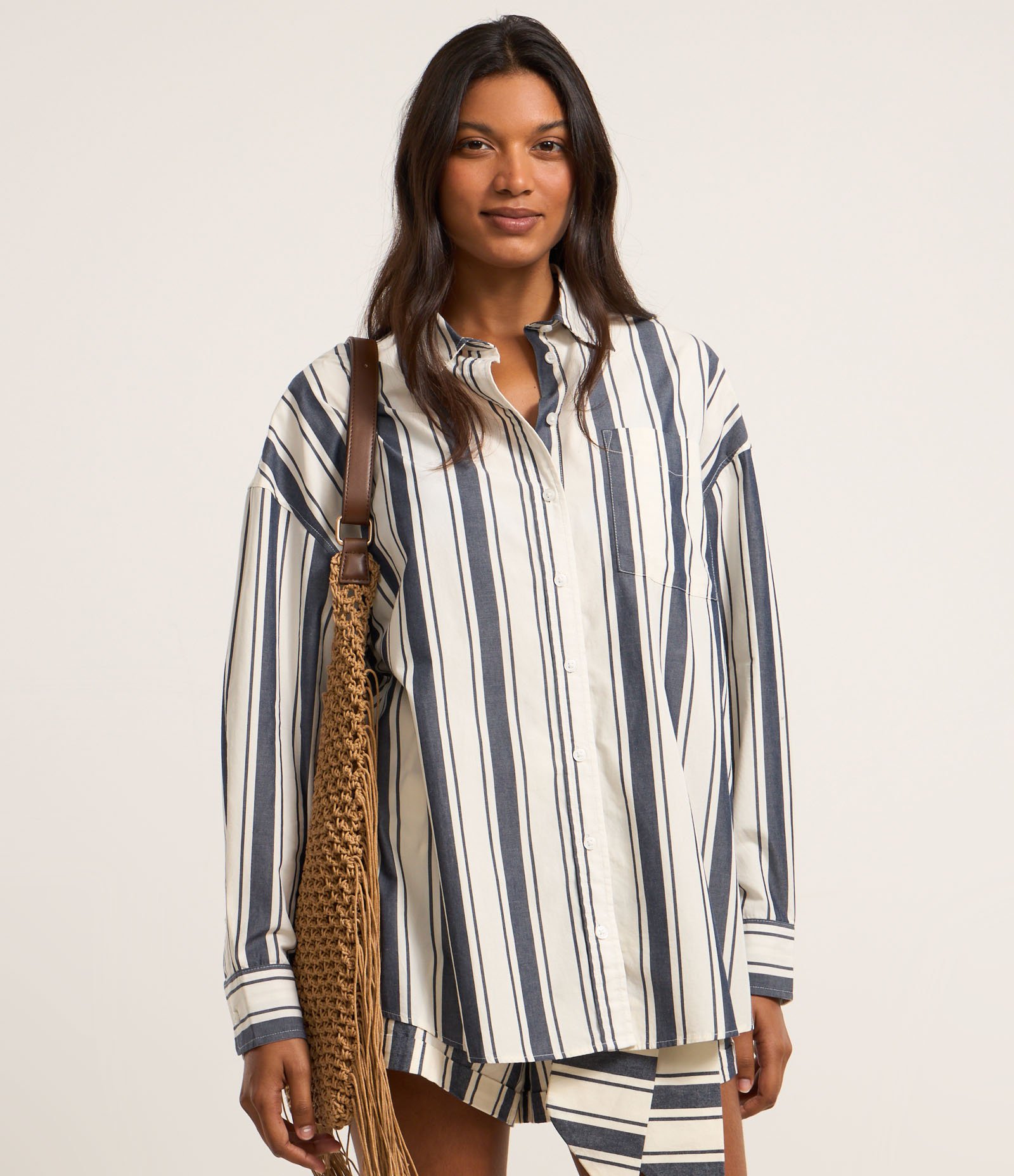 Camisa Over em Tricoline Listrada com Cava Deslocada Off White 3