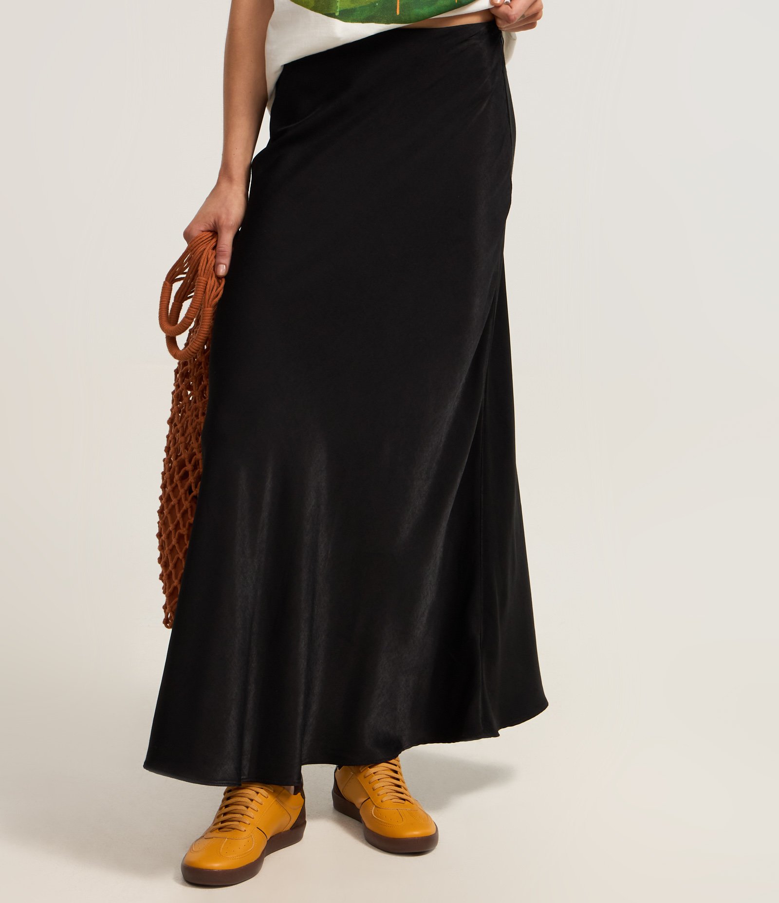 Saia Longa em Crepe com Textura Acetinada 3