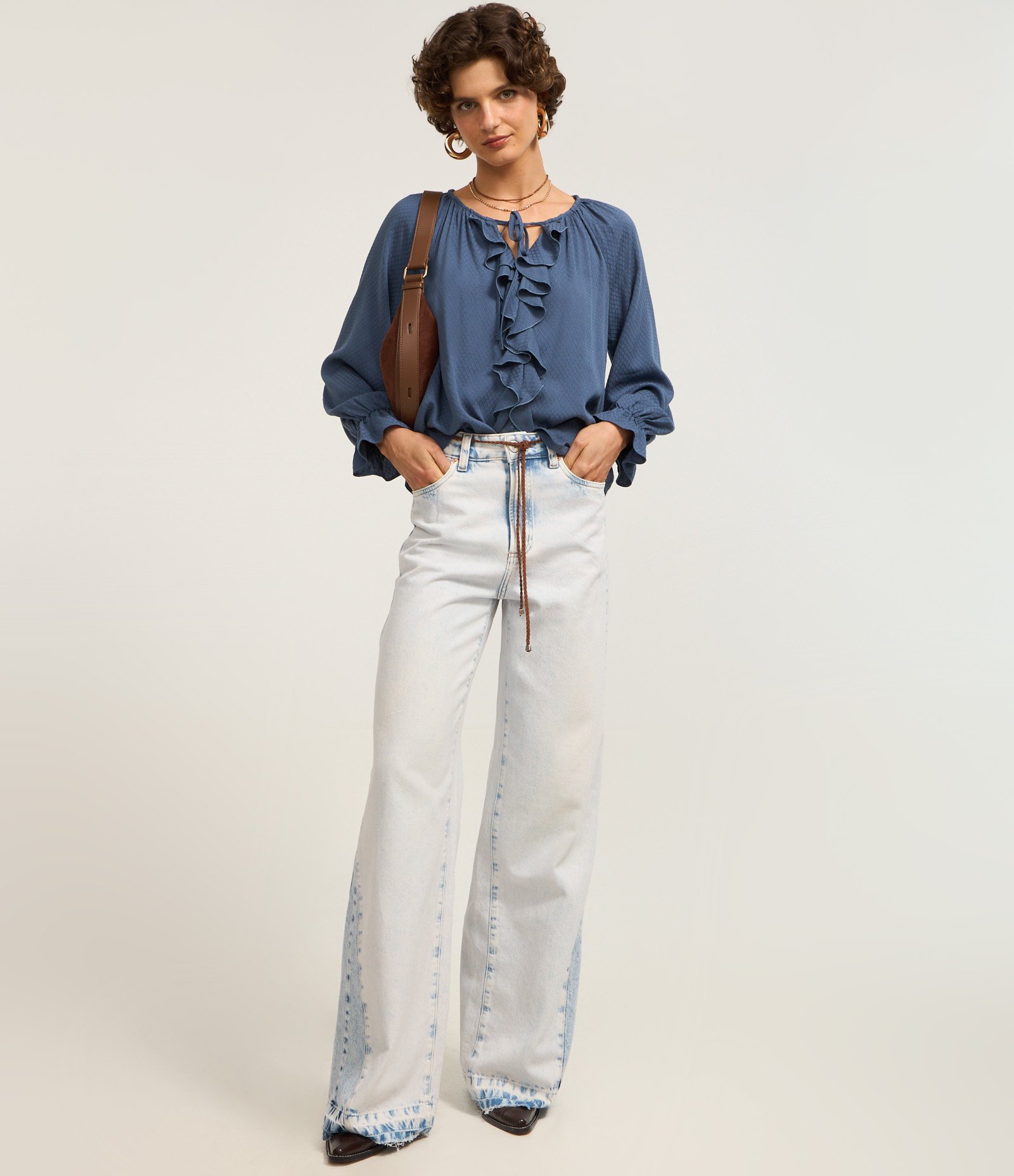 Blusa em Viscose Twill e Babados Frontais Azul 2