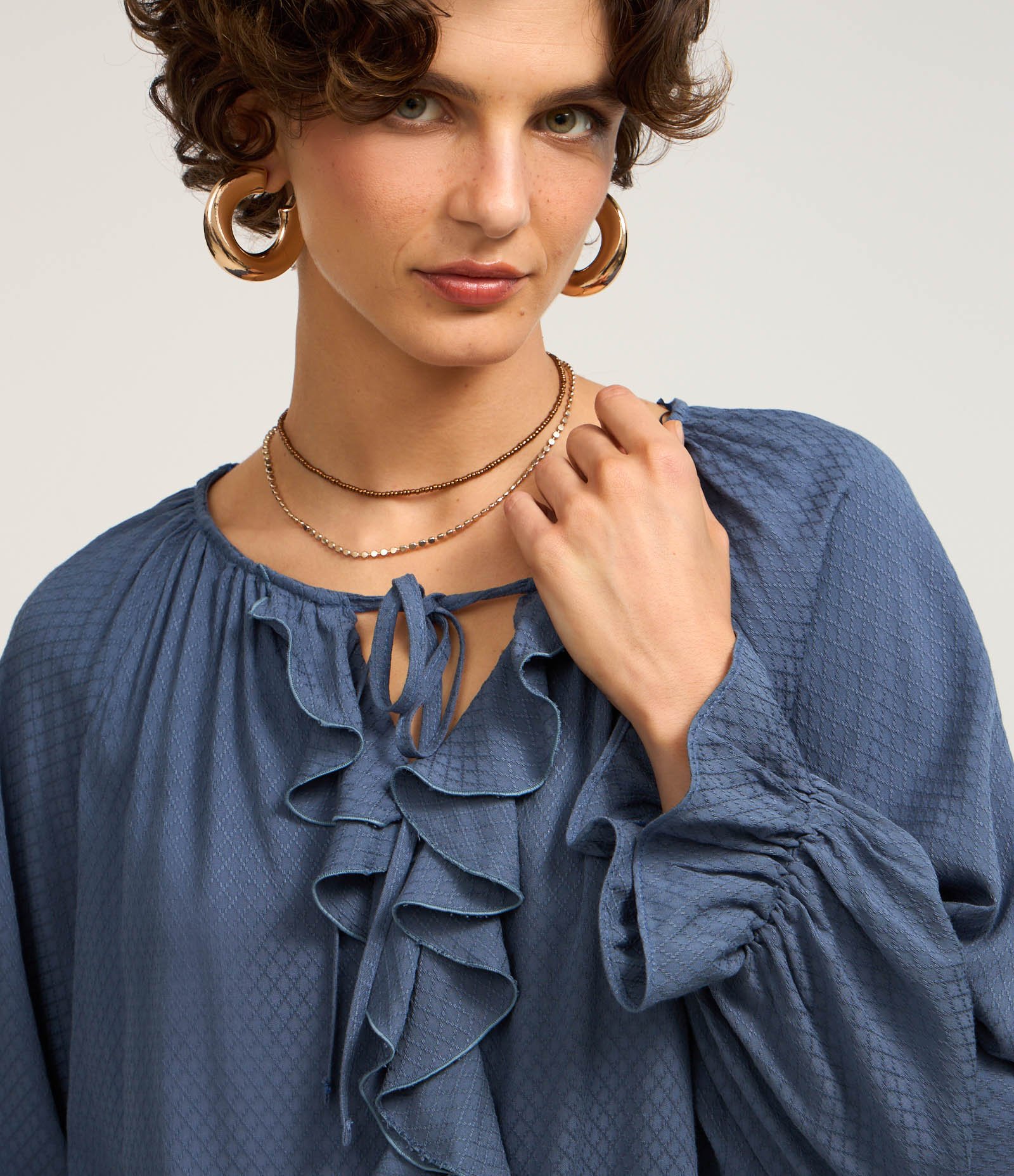 Blusa em Viscose Twill e Babados Frontais Azul 4