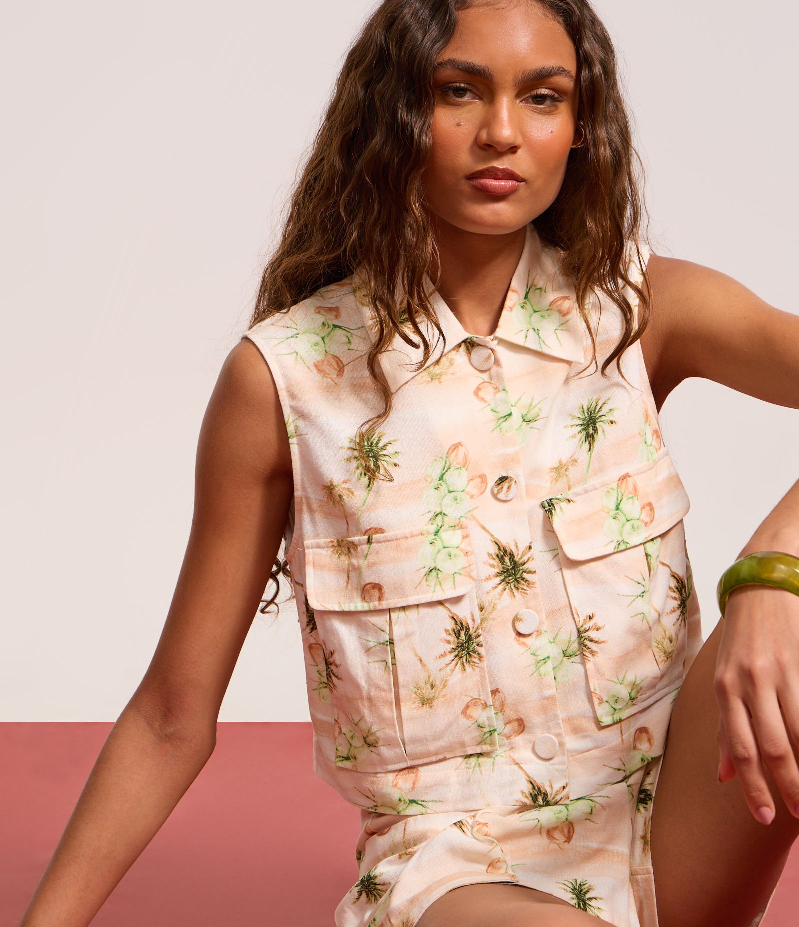 Blusa Colete em Viscose e Linho e Estampa de Coqueiros Bege 4