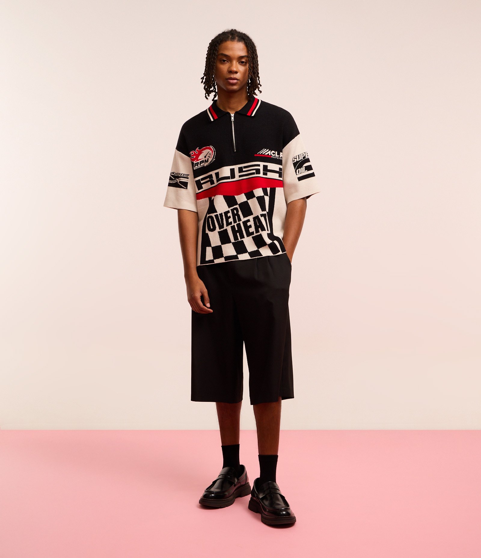 Camisa Polo Boxy em Tricô com Zíper na Gola e Estampa Automobilismo Preto 2