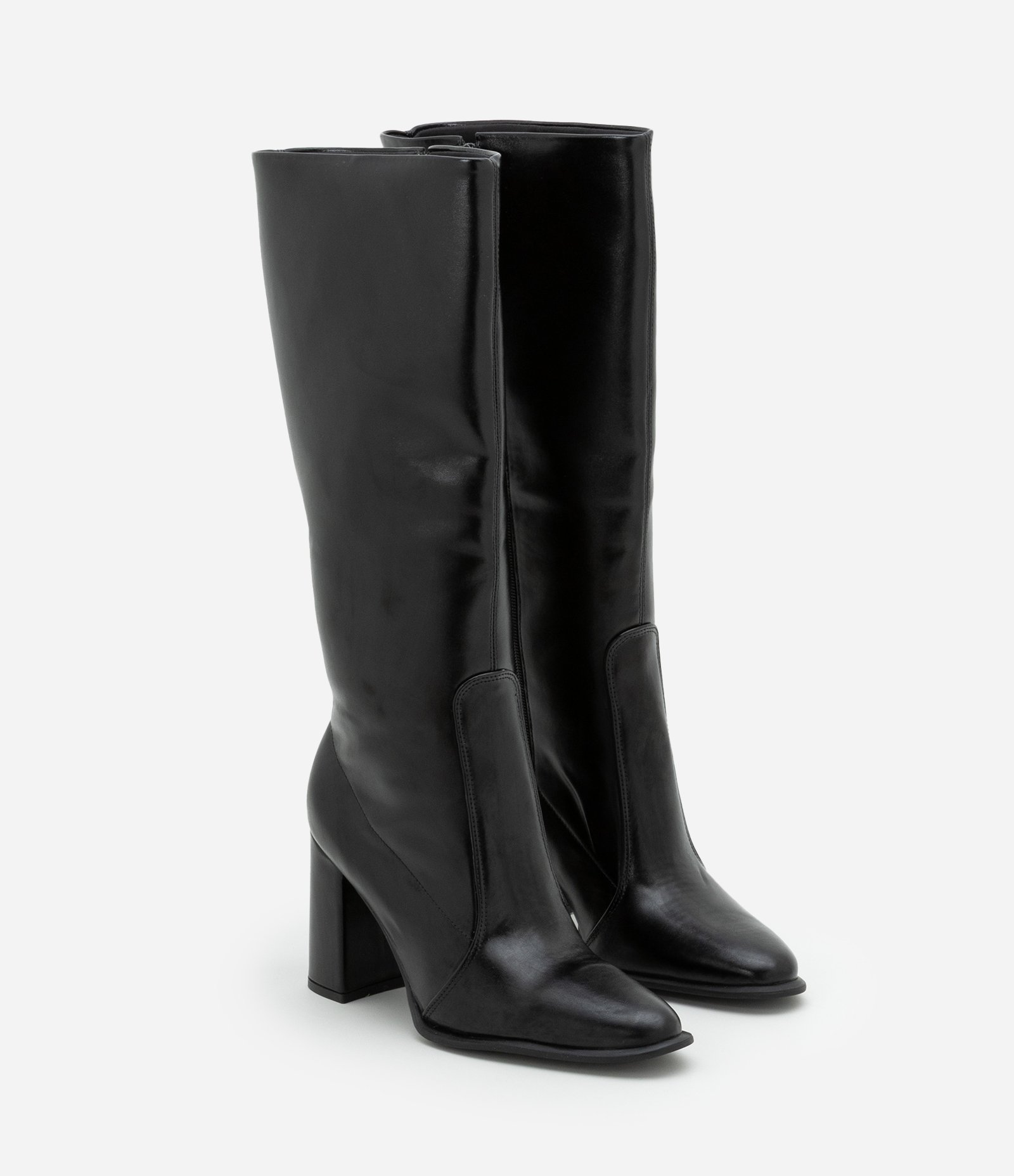 Bota de Cano e Salto Alto com Bico Amendoado Preto 2