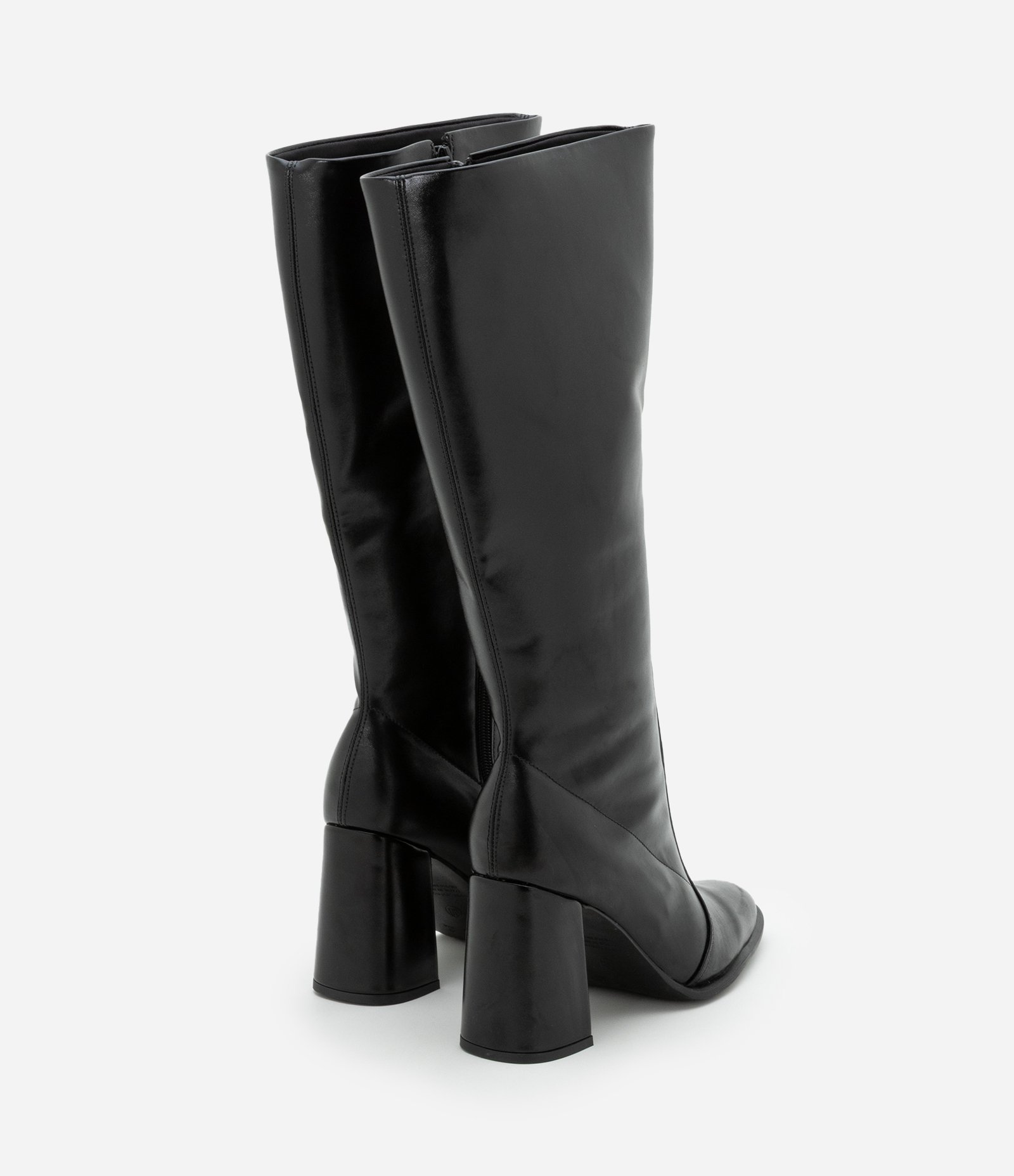 Bota de Cano e Salto Alto com Bico Amendoado Preto 3