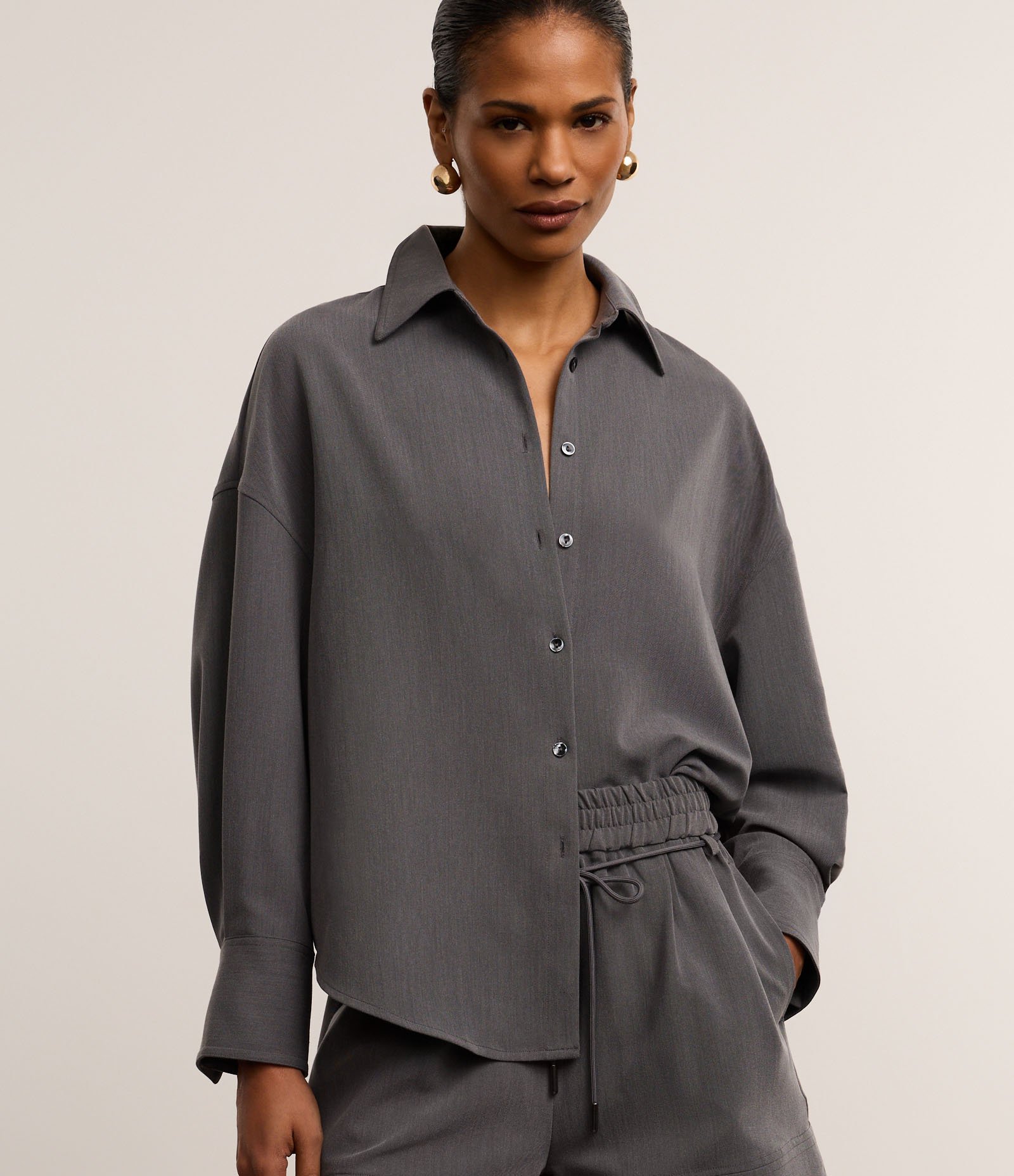 Camisa Oversized Alfaiatada com Punho Largo Cinza 1