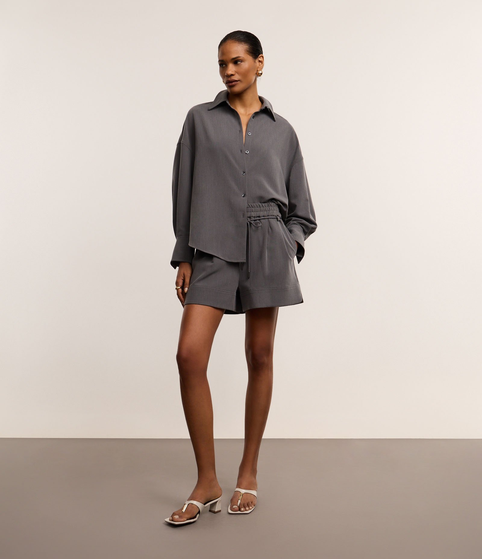 Camisa Oversized Alfaiatada com Punho Largo Cinza 2