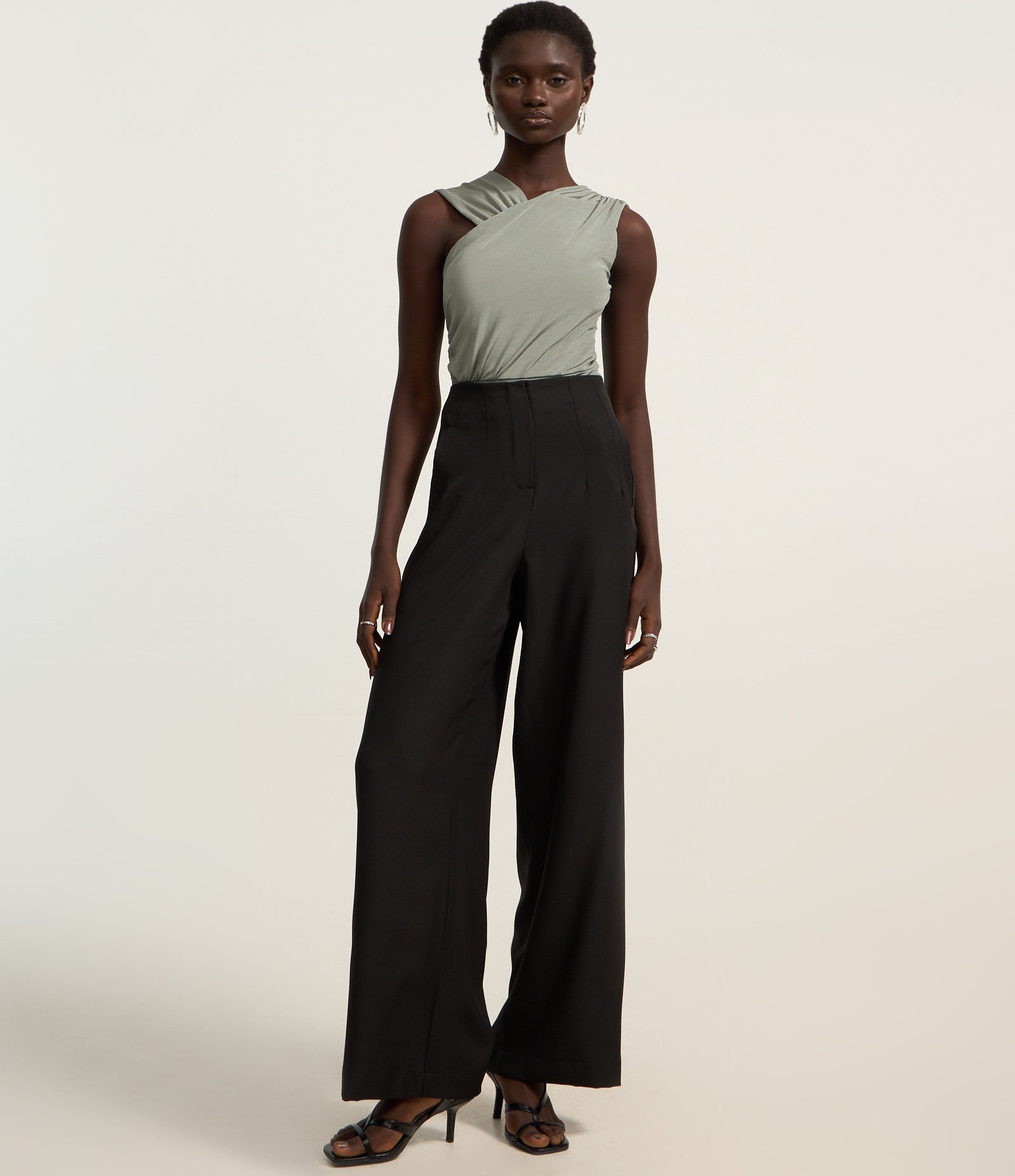 Body em Ribana com Decote Assimétrico e Detalhes Franzidos Verde Acinzentado 2