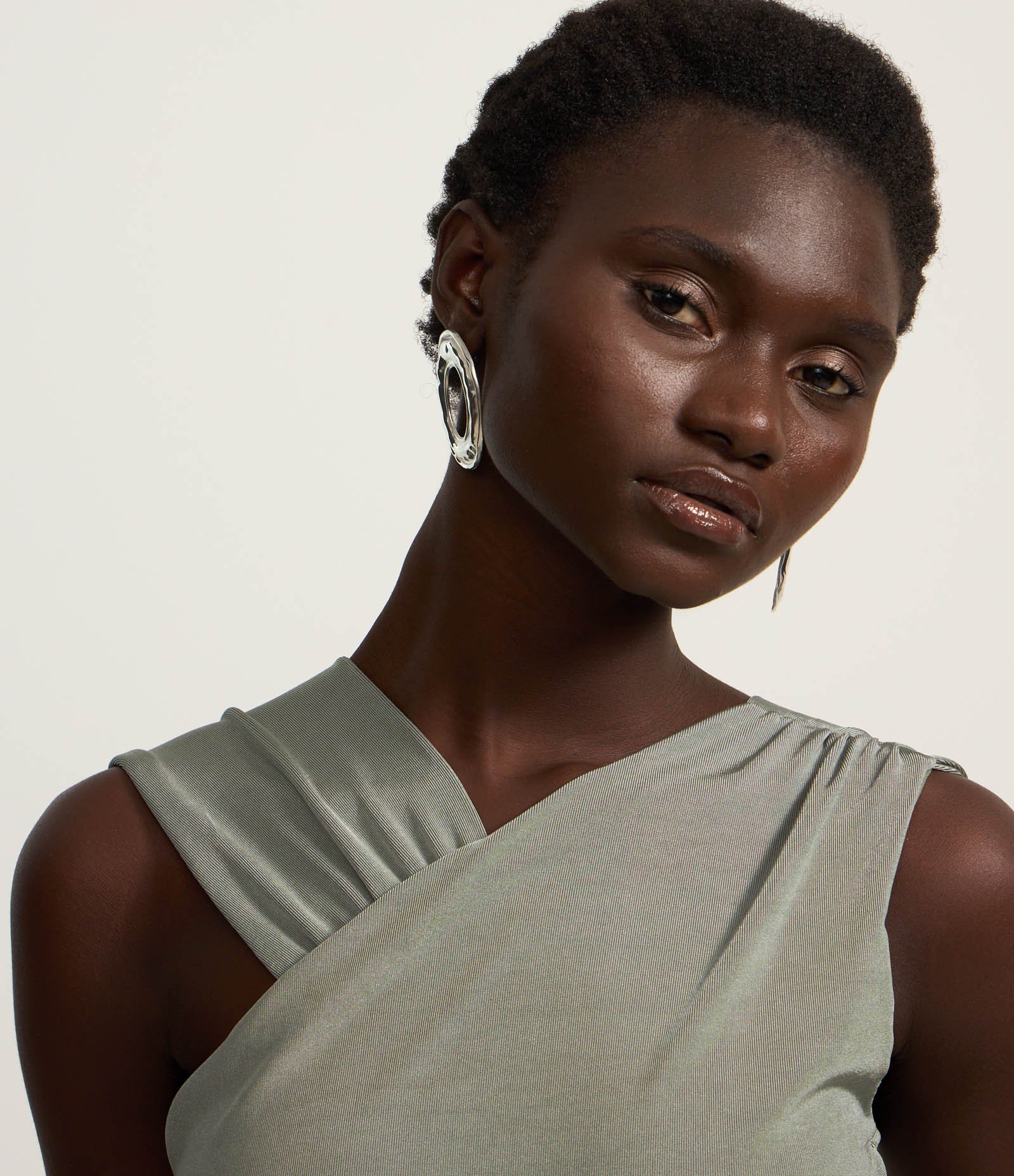 Body em Ribana com Decote Assimétrico e Detalhes Franzidos Verde Acinzentado 3