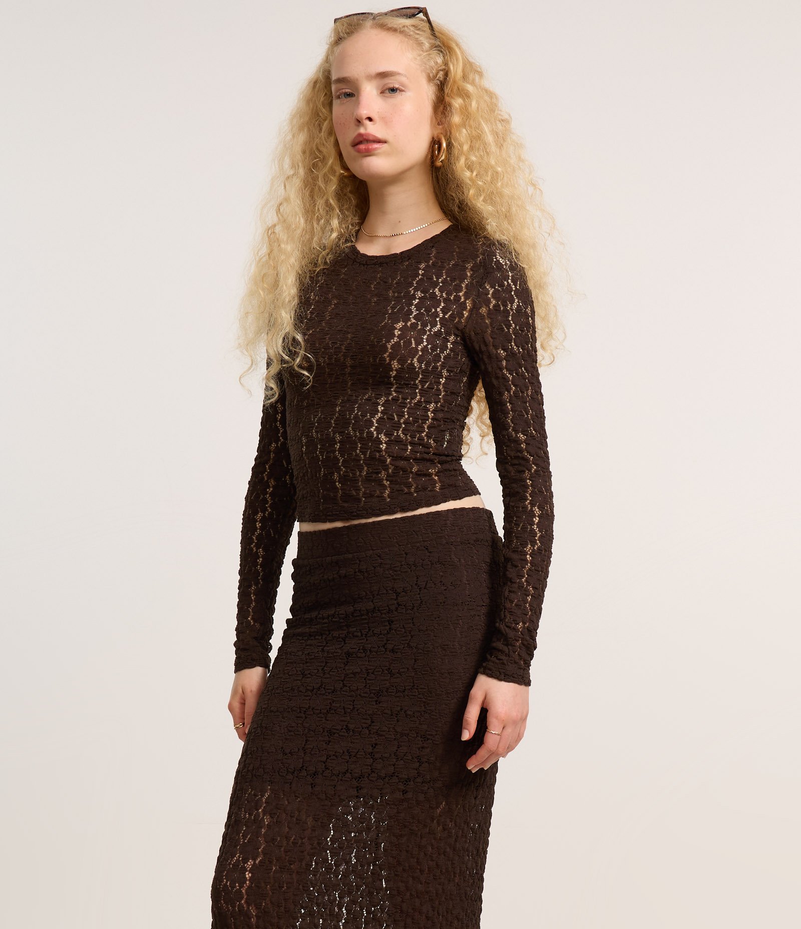 Saia Long Midi Reta Texturizada e com Fenda Marrom 2