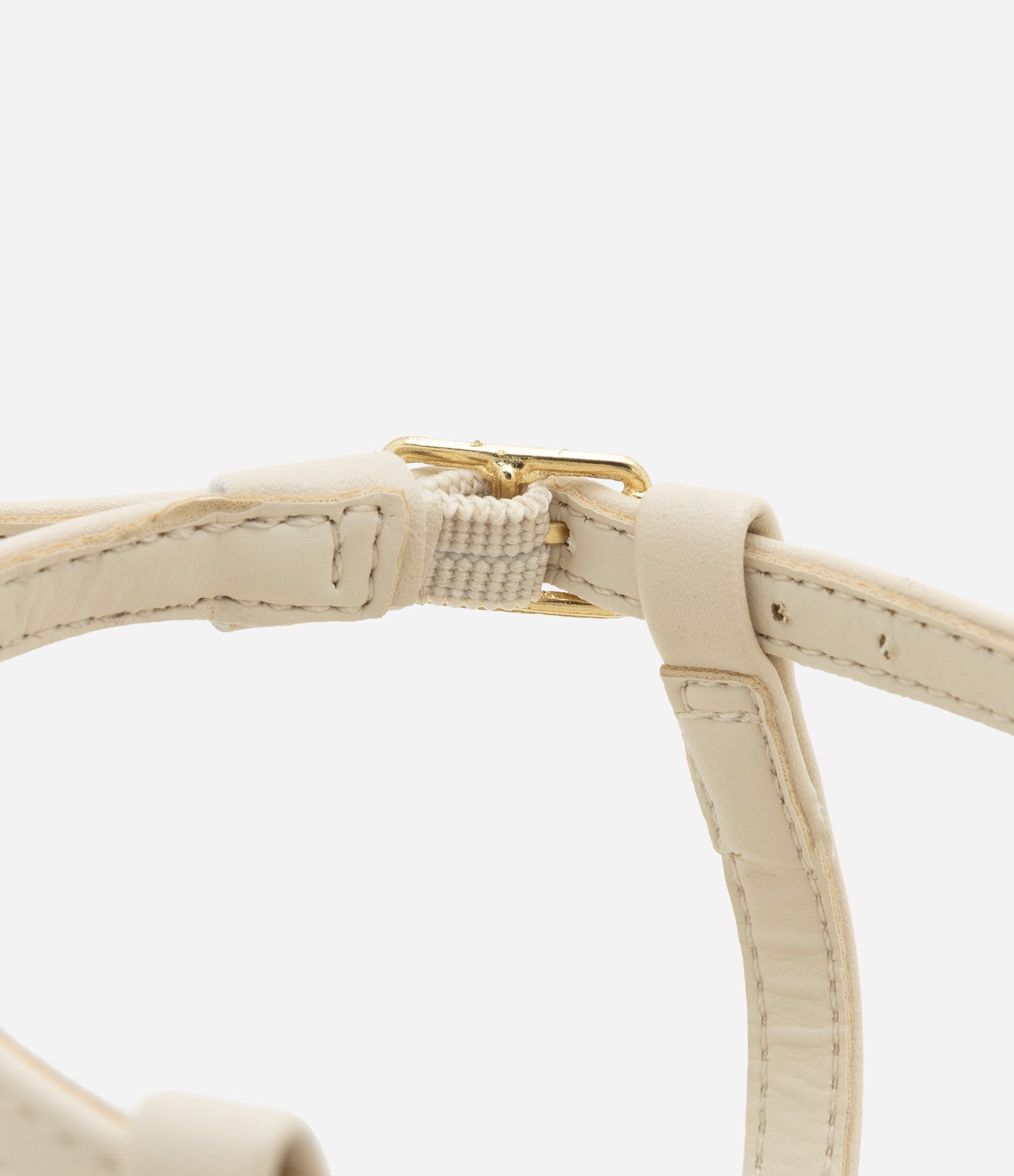 Rasteira em PU Liso com Detalhe Orgânico em Metal Off White 4