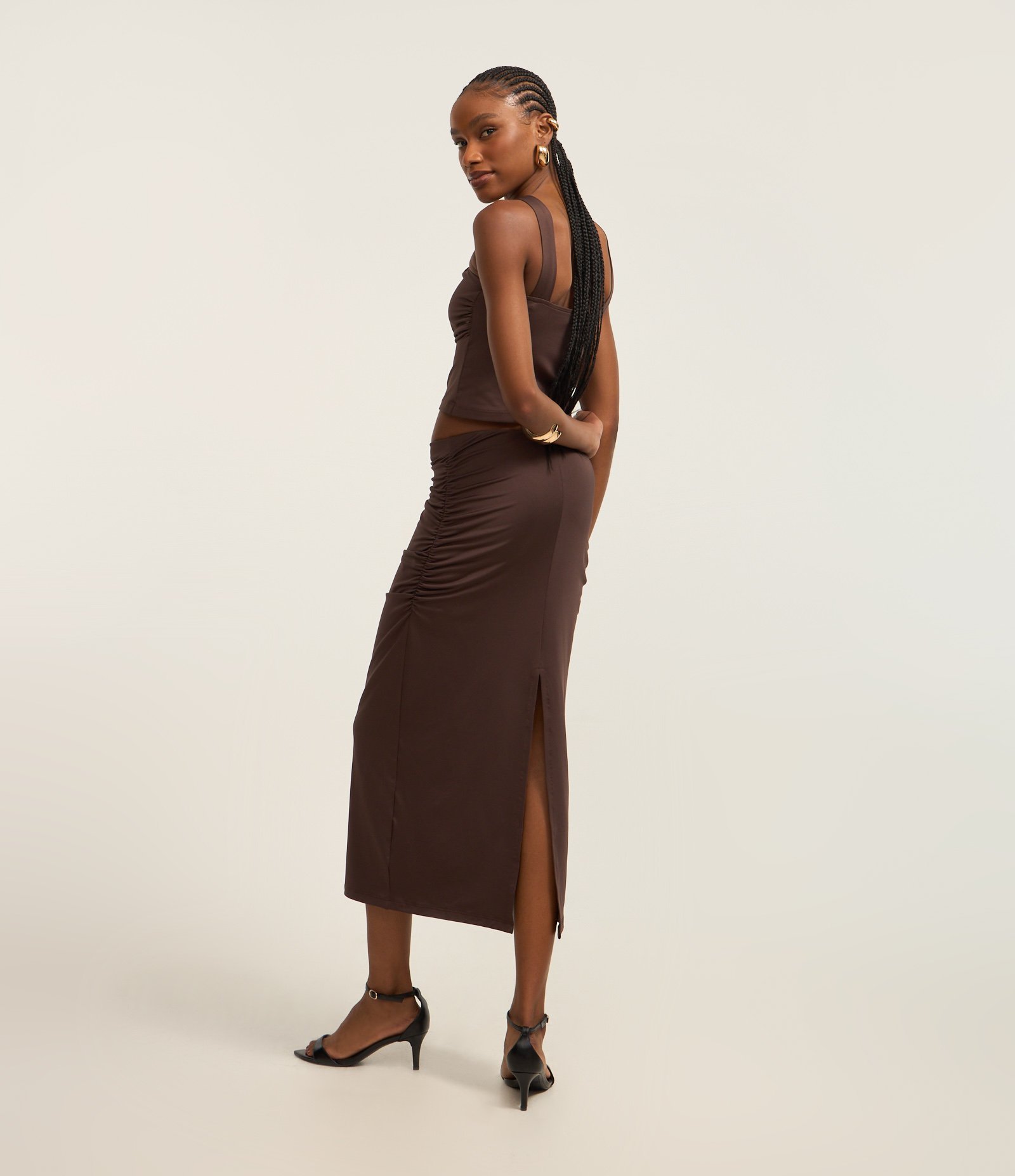 Saia New Midi com Franzidos e Fenda Marrom 2