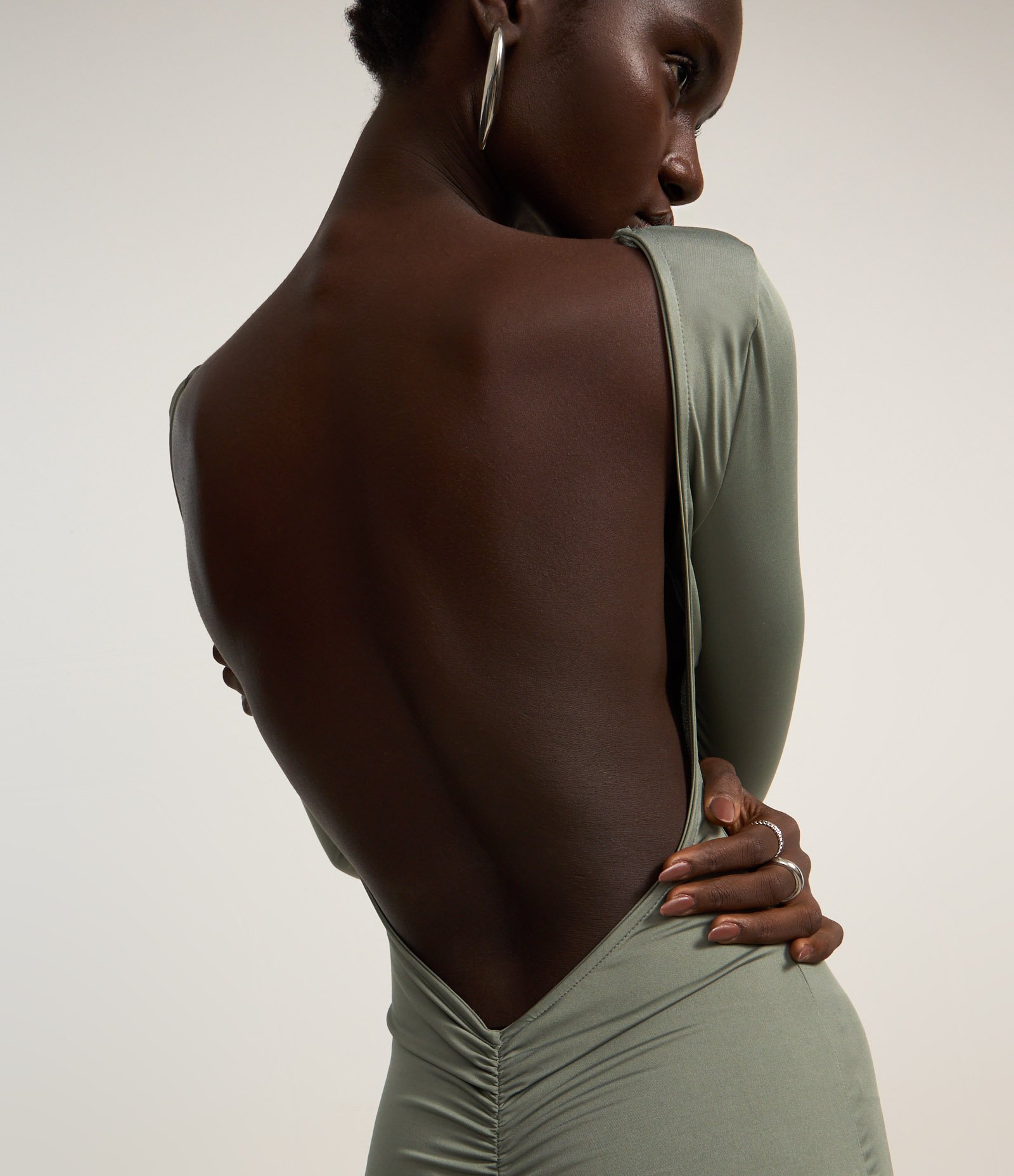 Vestido New Midi com Decote nas Costas e Fenda Verde 3