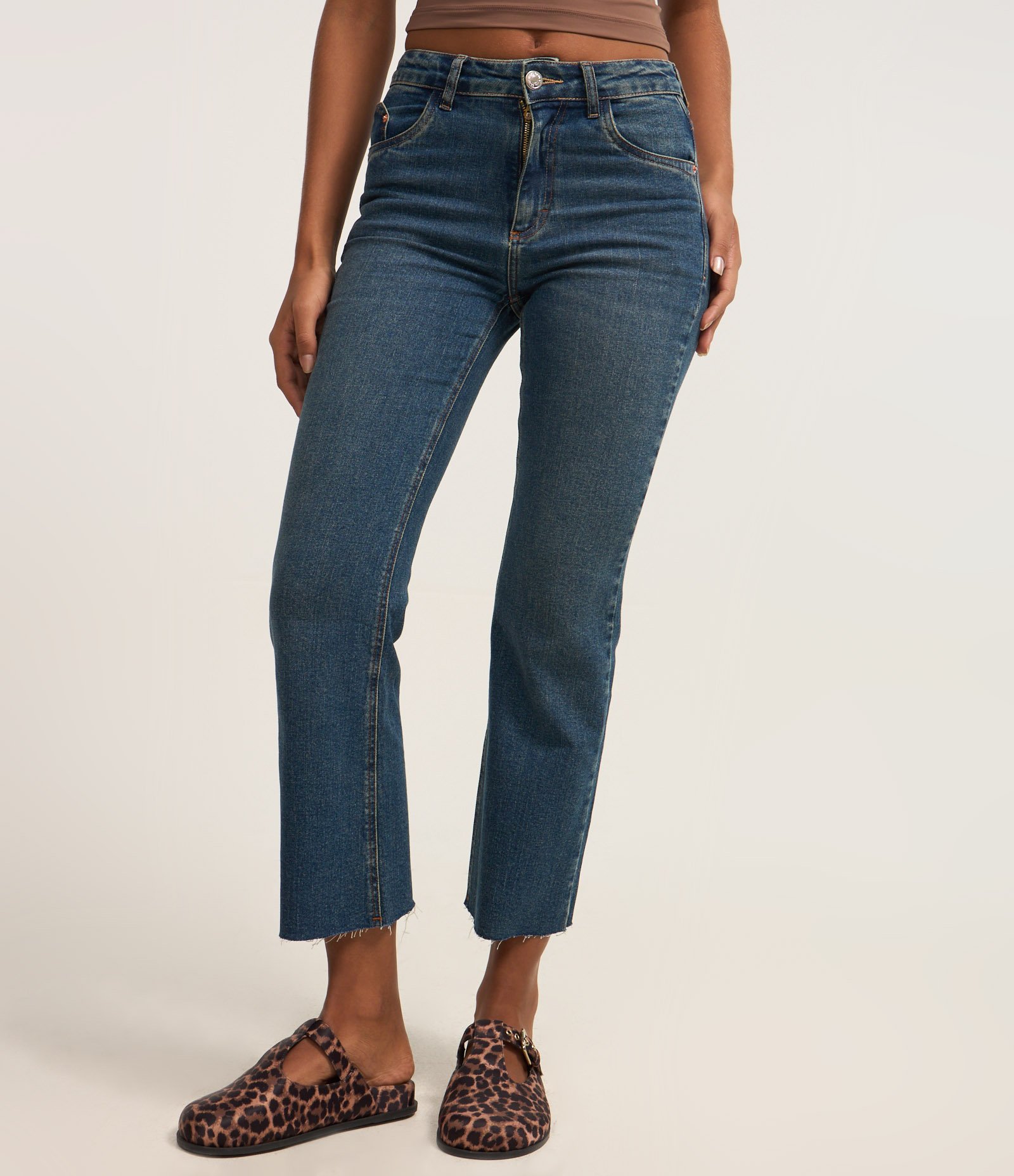 Calça Flare Cropped em Jeans com Barra a Fio Azul Escuro 3