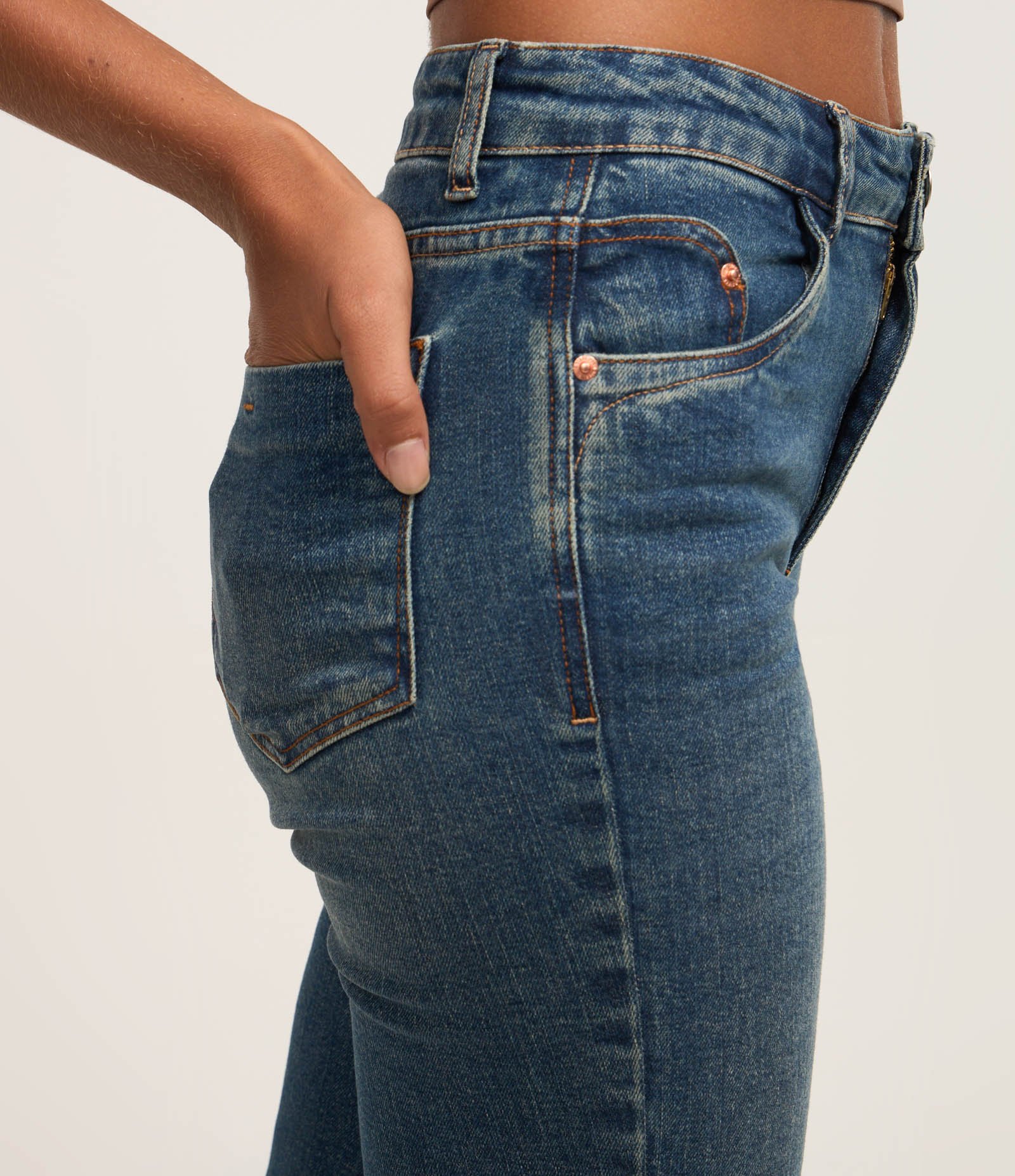 Calça Flare Cropped em Jeans com Barra a Fio Azul Escuro 5