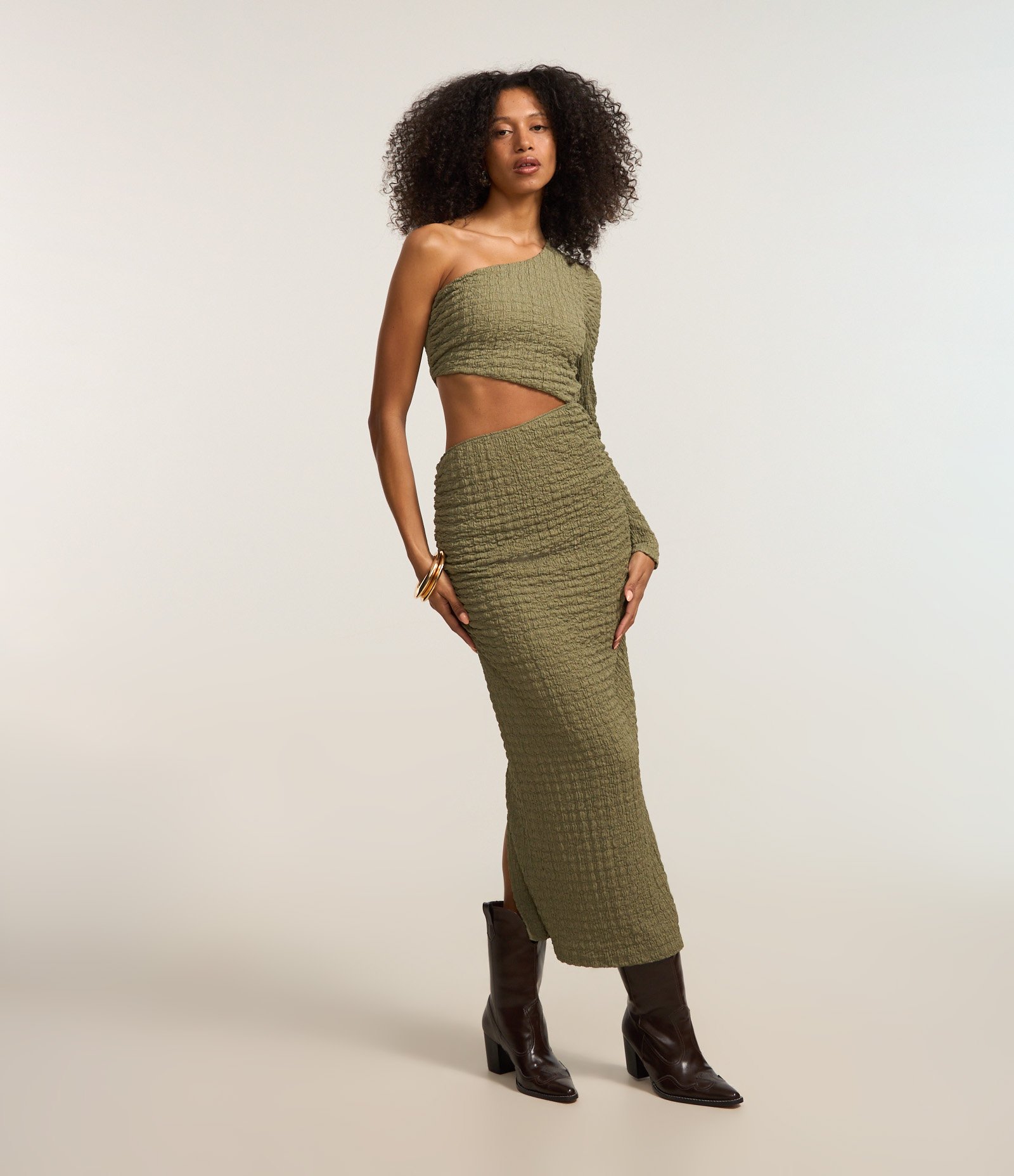 Vestido New Midi Texturizado com Um Ombro Só e Recorte Lateral Verde 1