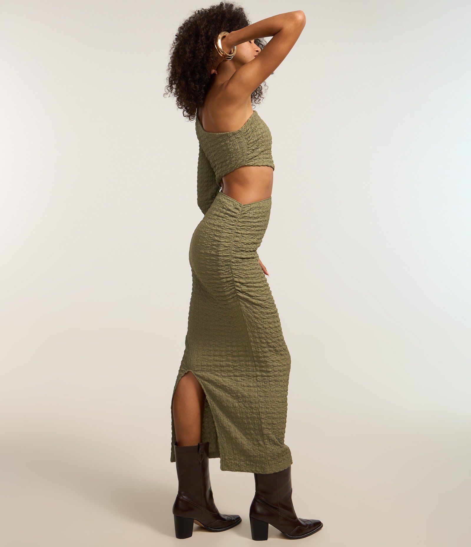 Vestido New Midi Texturizado com Um Ombro Só e Recorte Lateral Verde 3