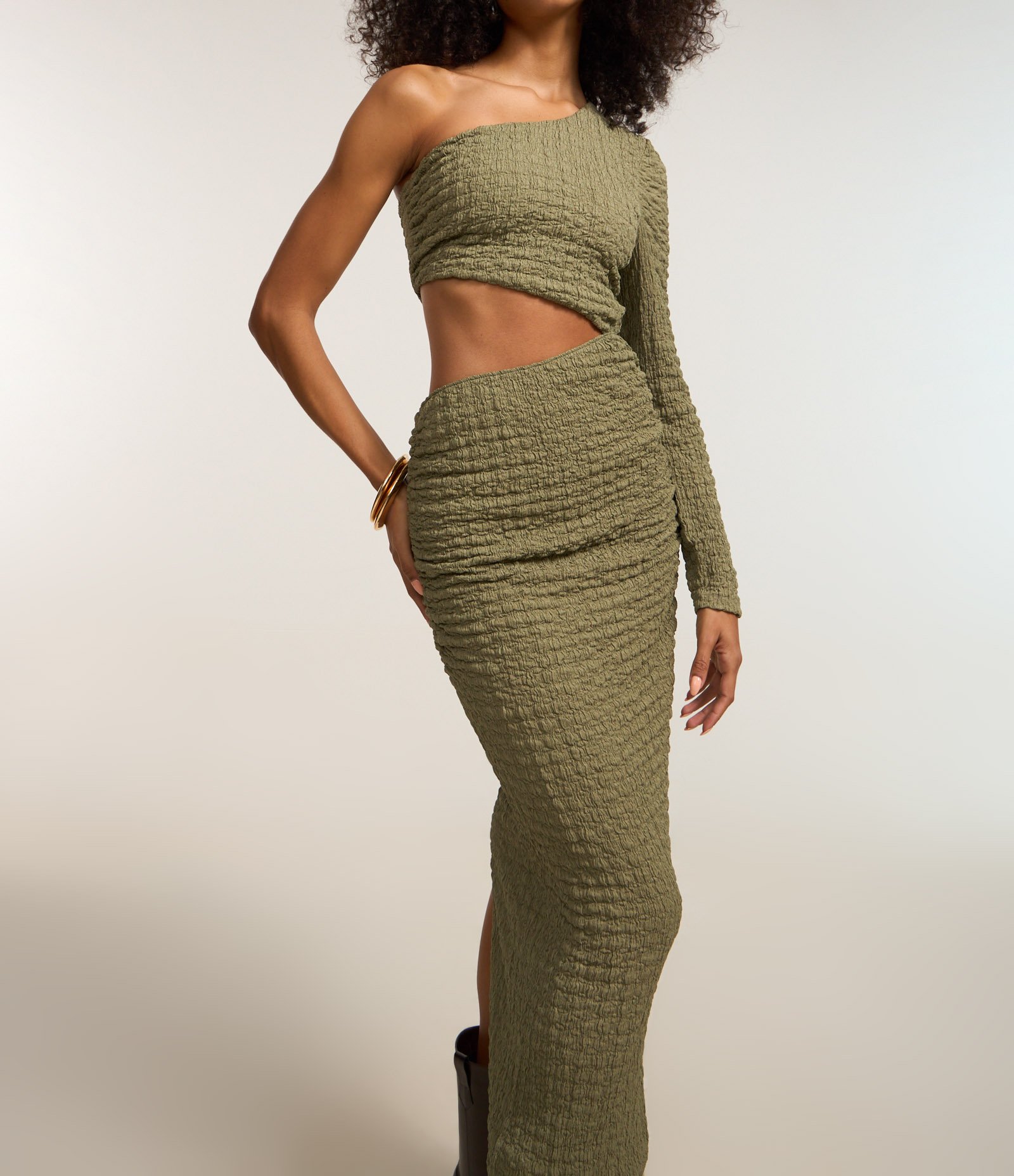 Vestido New Midi Texturizado com Um Ombro Só e Recorte Lateral Verde 4