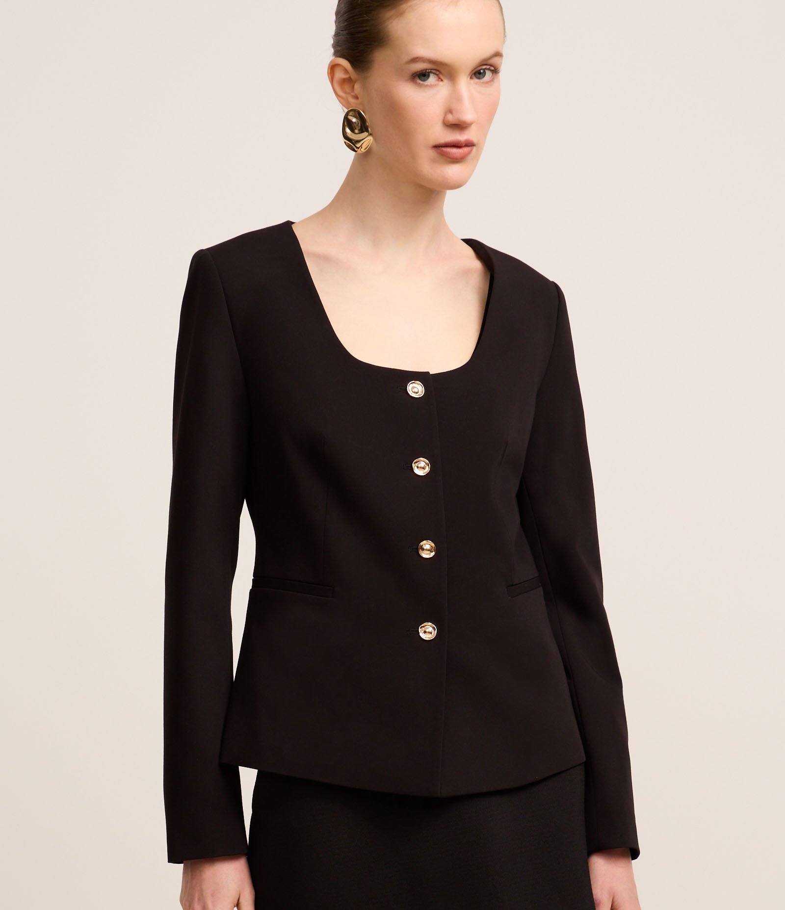 Blazer em Alfaiataria e Abotoamento Frontal Preto 1