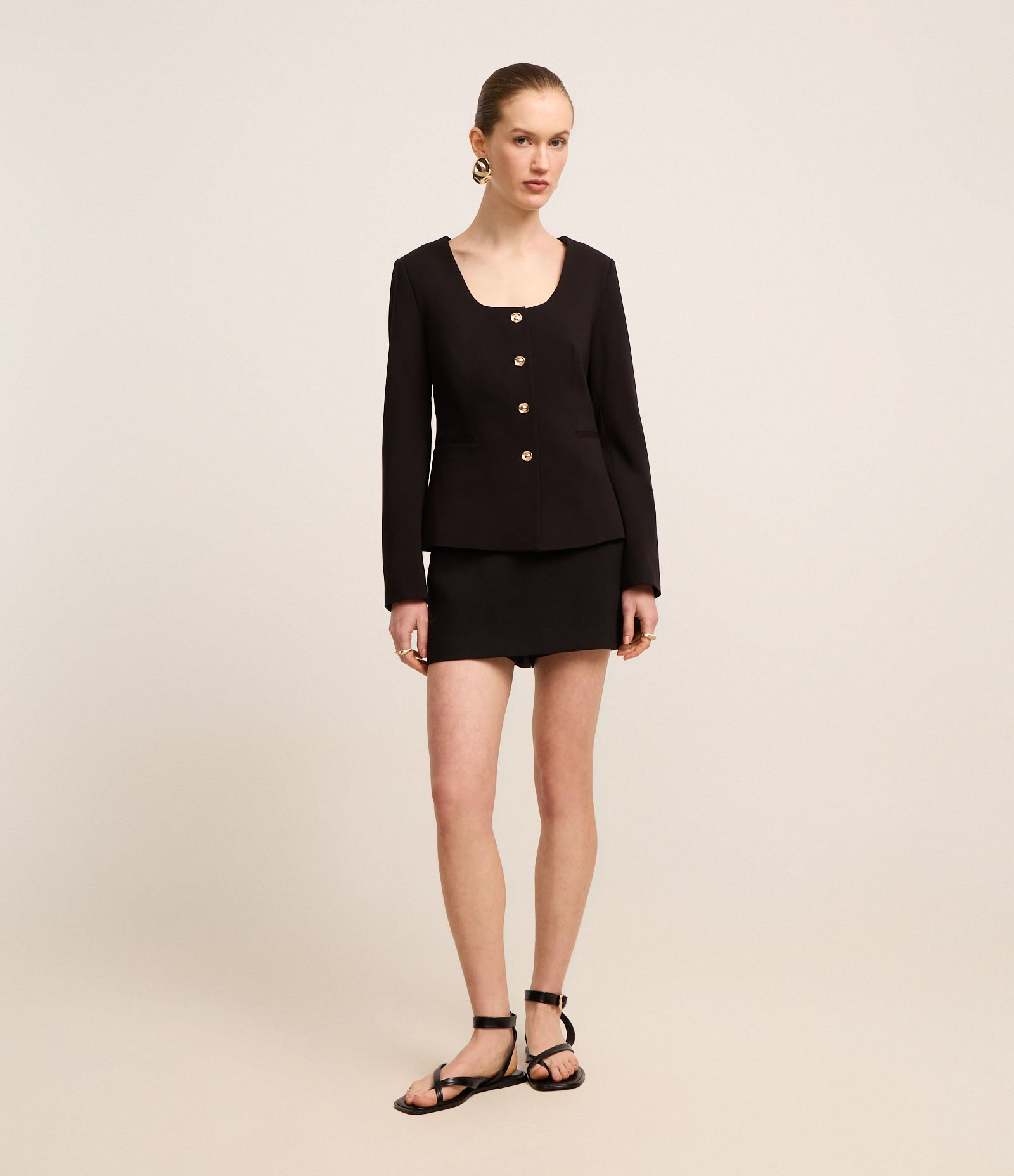 Blazer em Alfaiataria e Abotoamento Frontal Preto 2