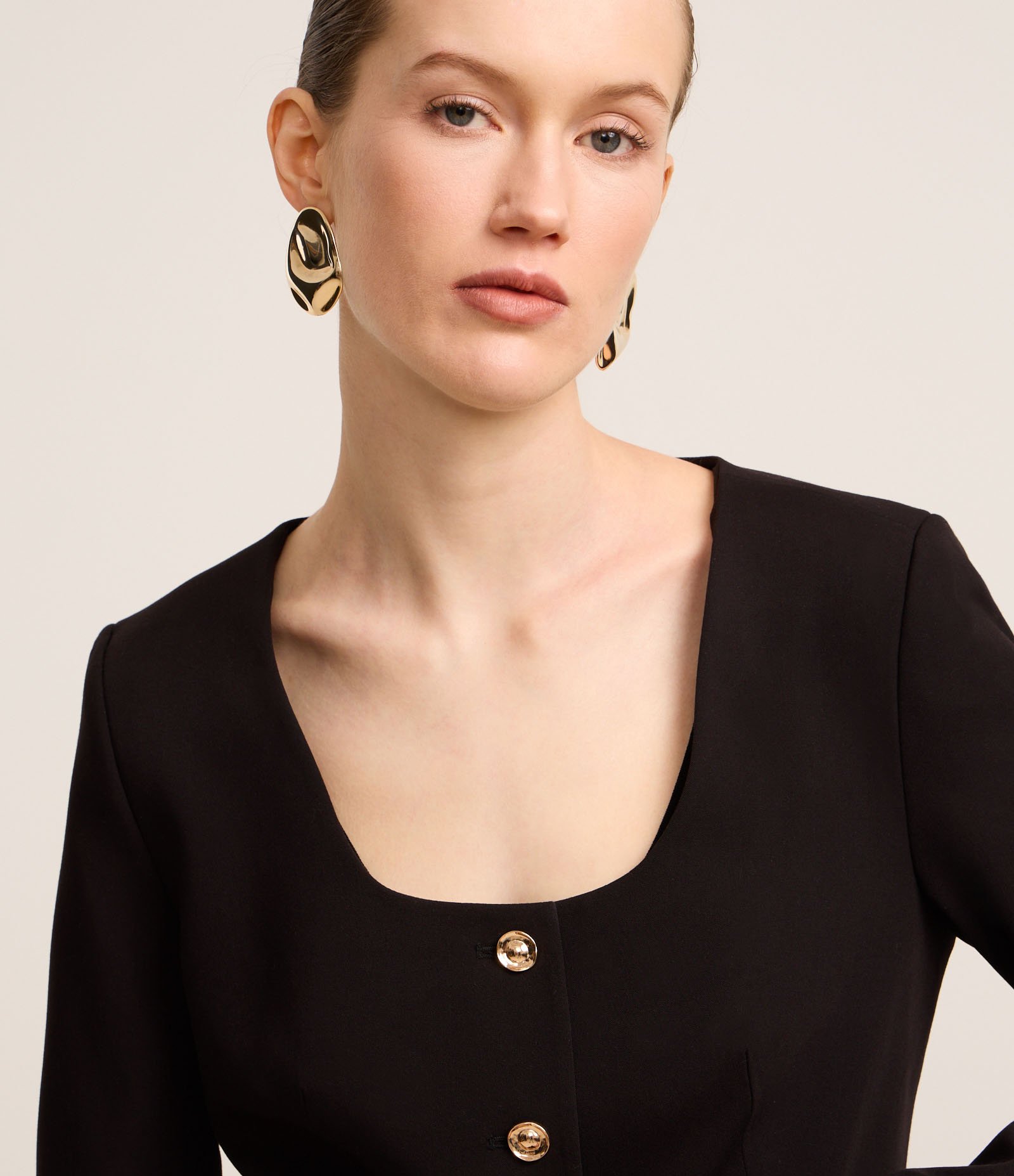 Blazer em Alfaiataria e Abotoamento Frontal Preto 3