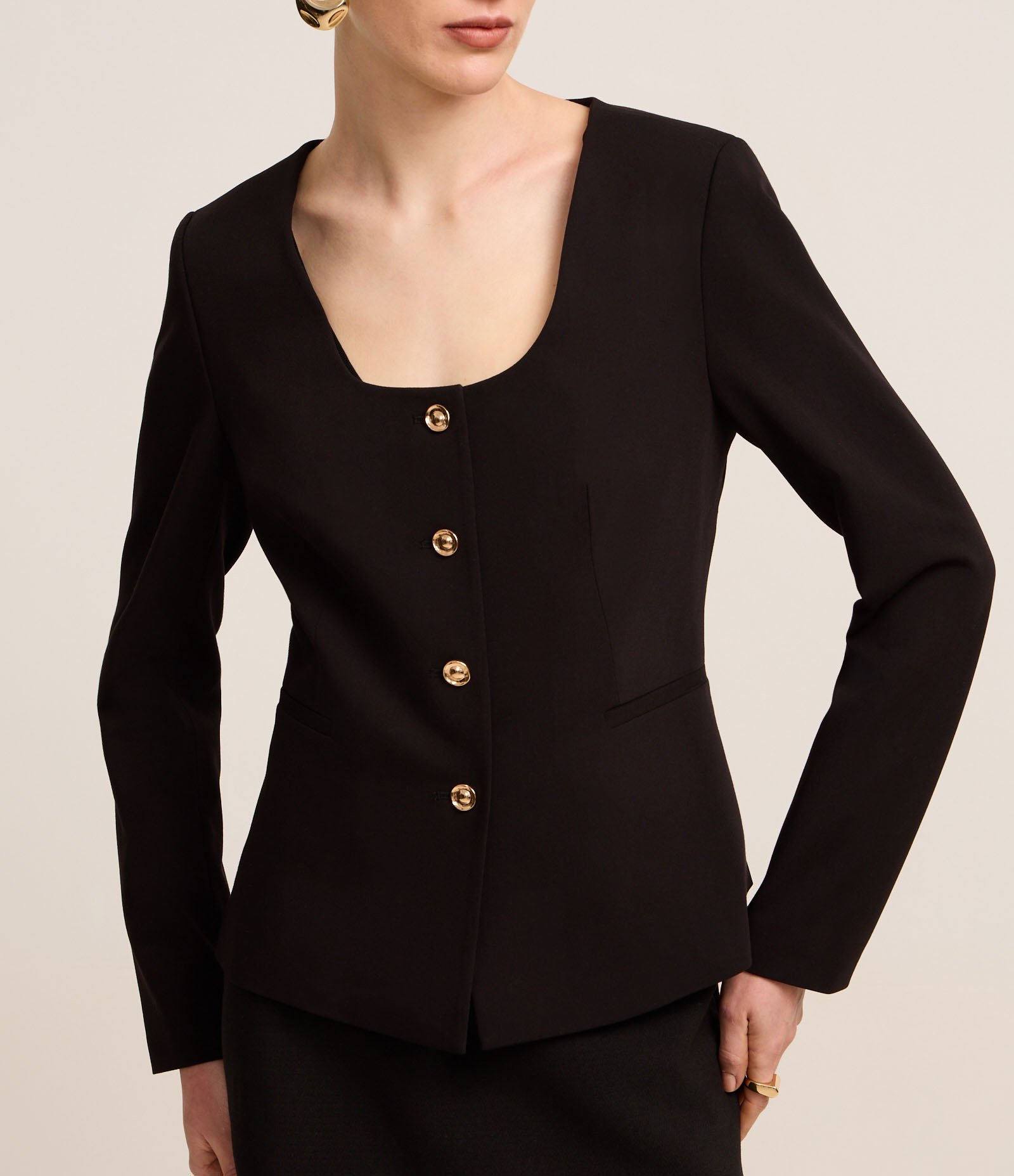 Blazer em Alfaiataria e Abotoamento Frontal Preto 4