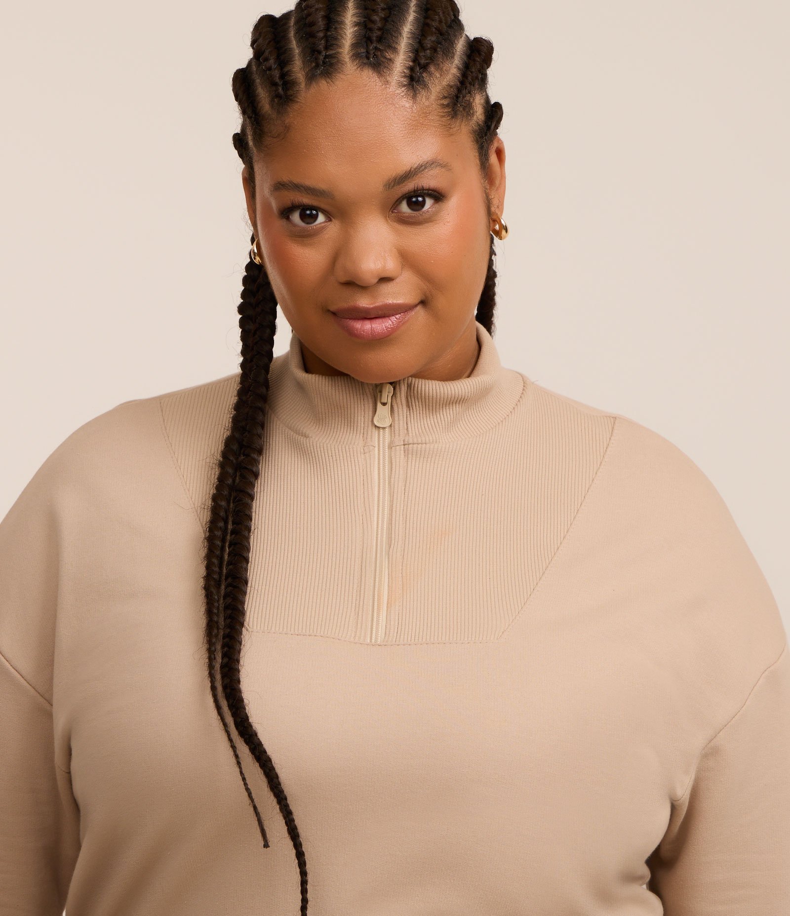Moletom com Cava Deslocada e Zíper Curve & Plus Size Bege 1