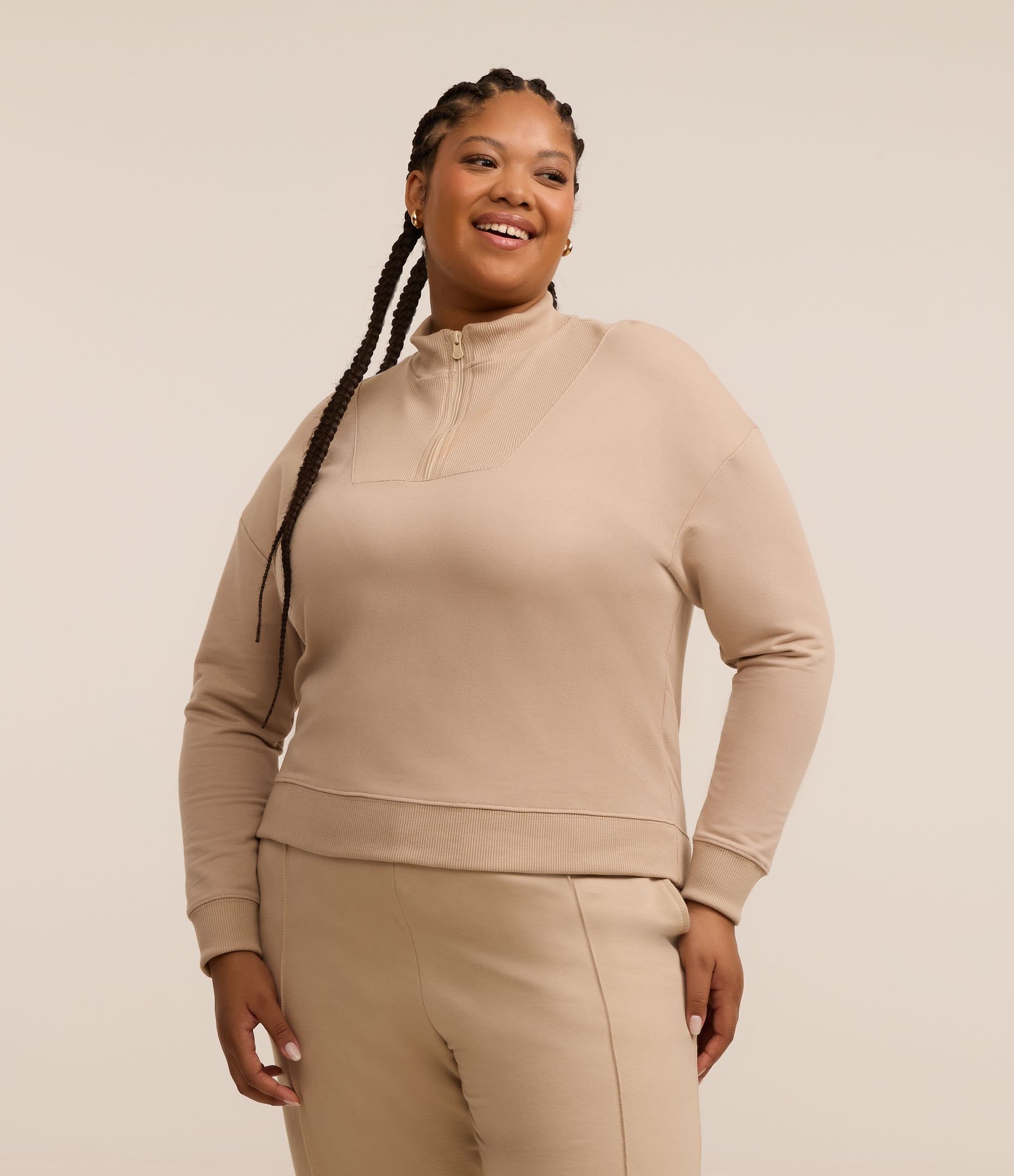 Moletom com Cava Deslocada e Zíper Curve & Plus Size Bege 2