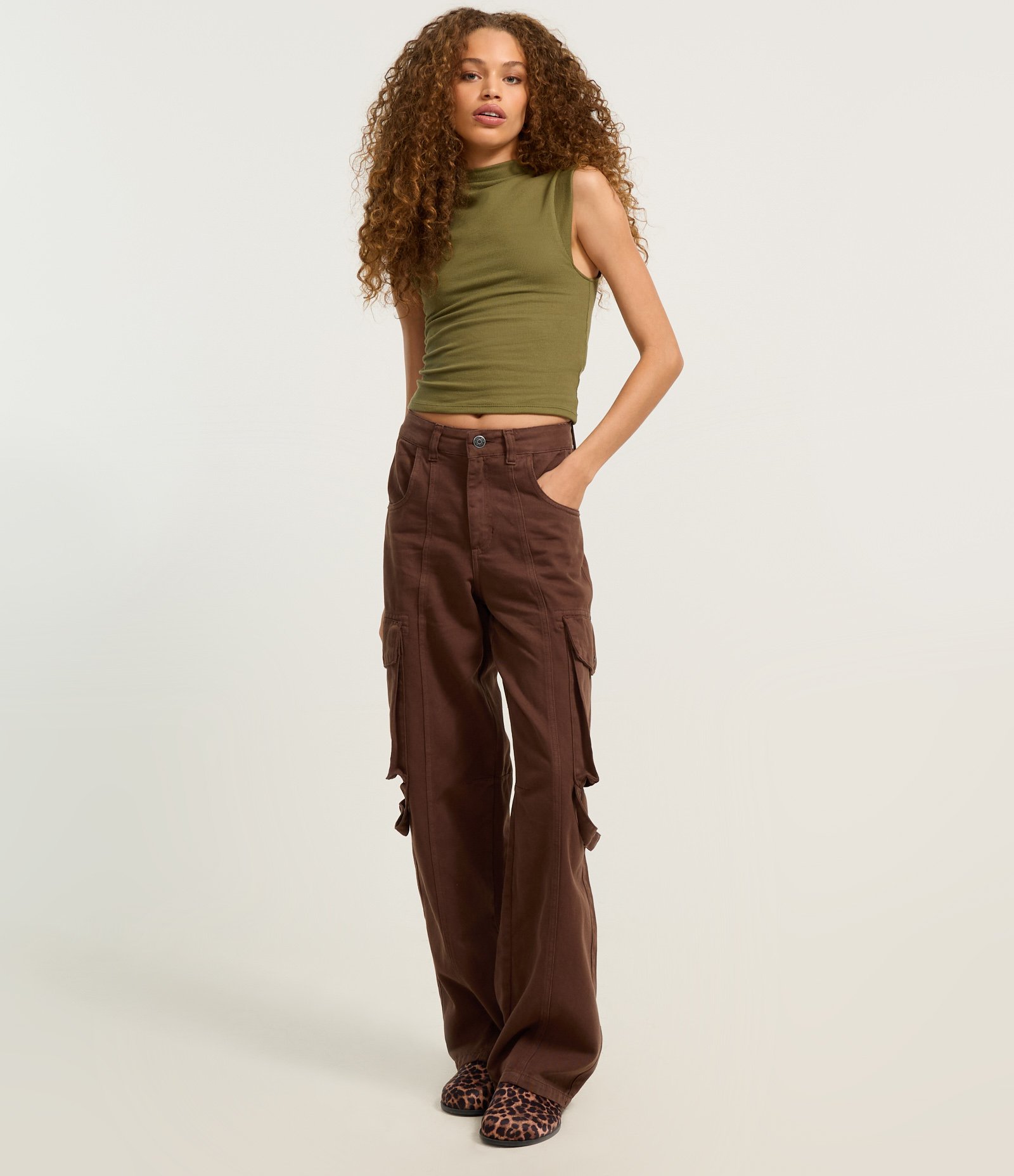 Blusa em Ribana com Golinha Alta e Cava Estendida Verde 2