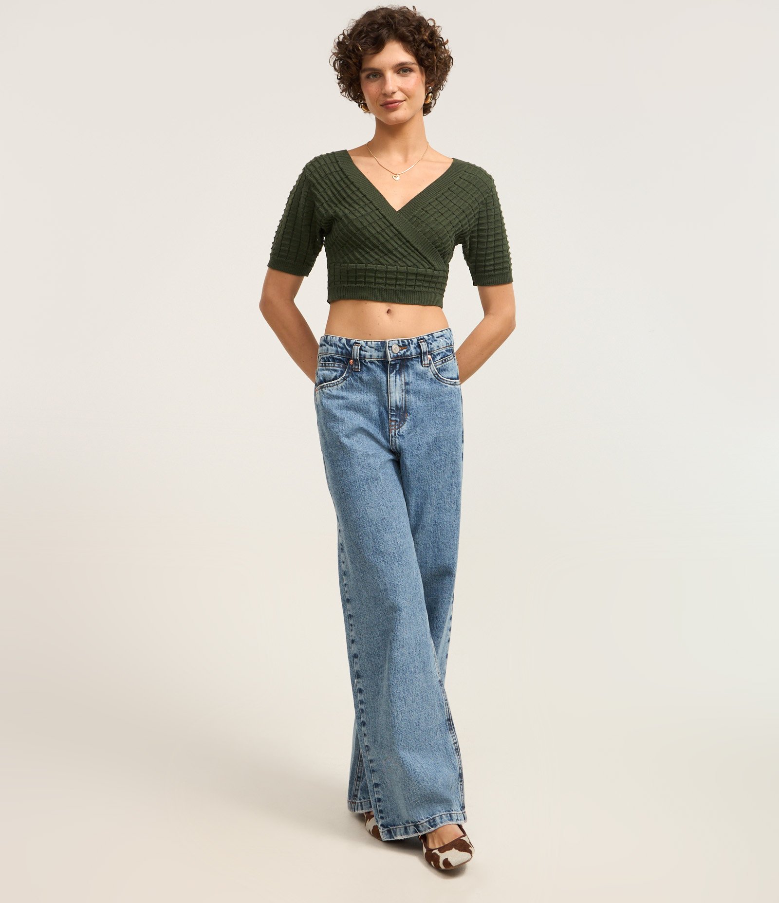 Blusa em Tricô com Decote V Transpassado e Texturas Verde 2