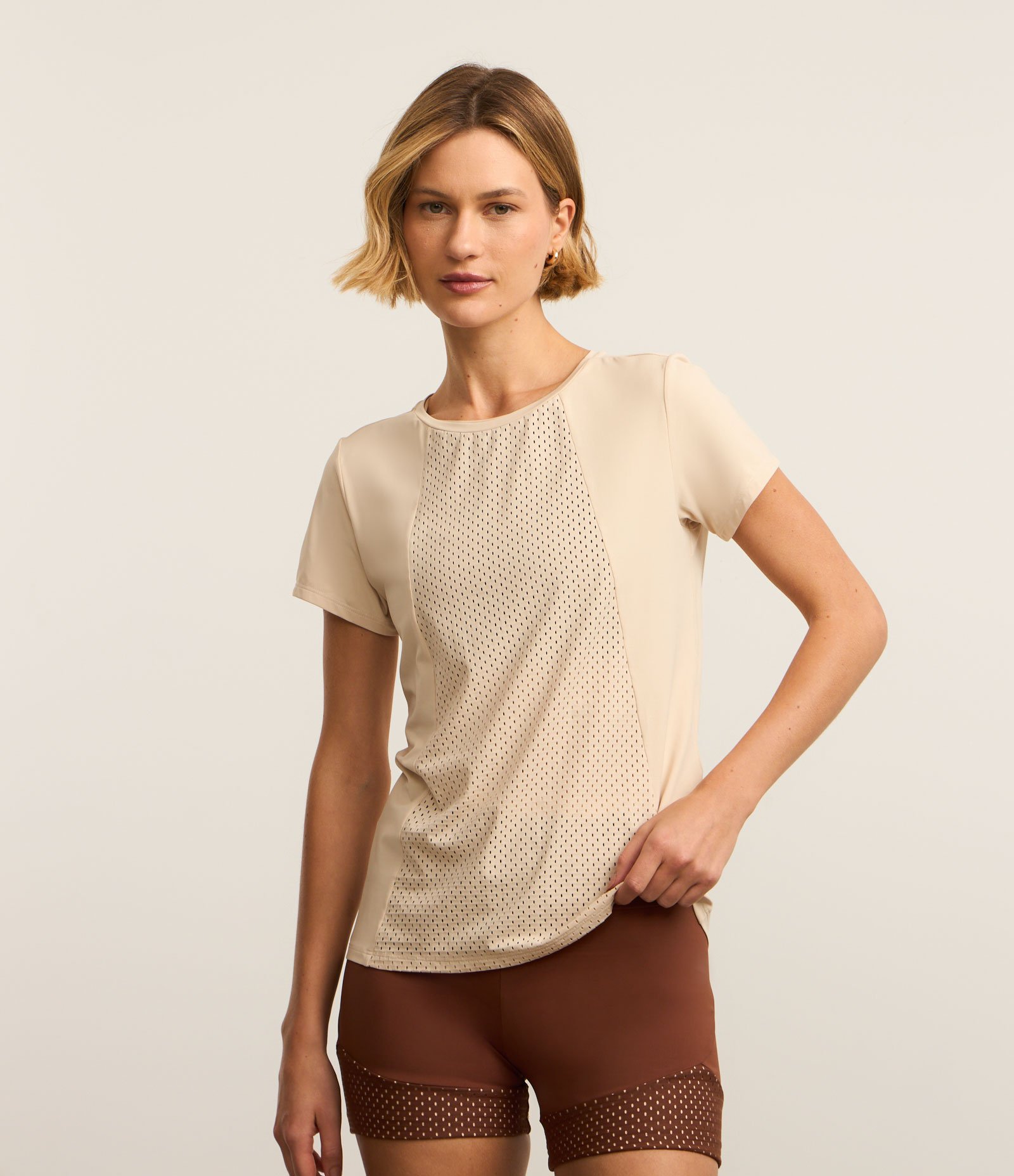 Camiseta Esportiva em Microfibra com Recorte Furadinho Bege 1