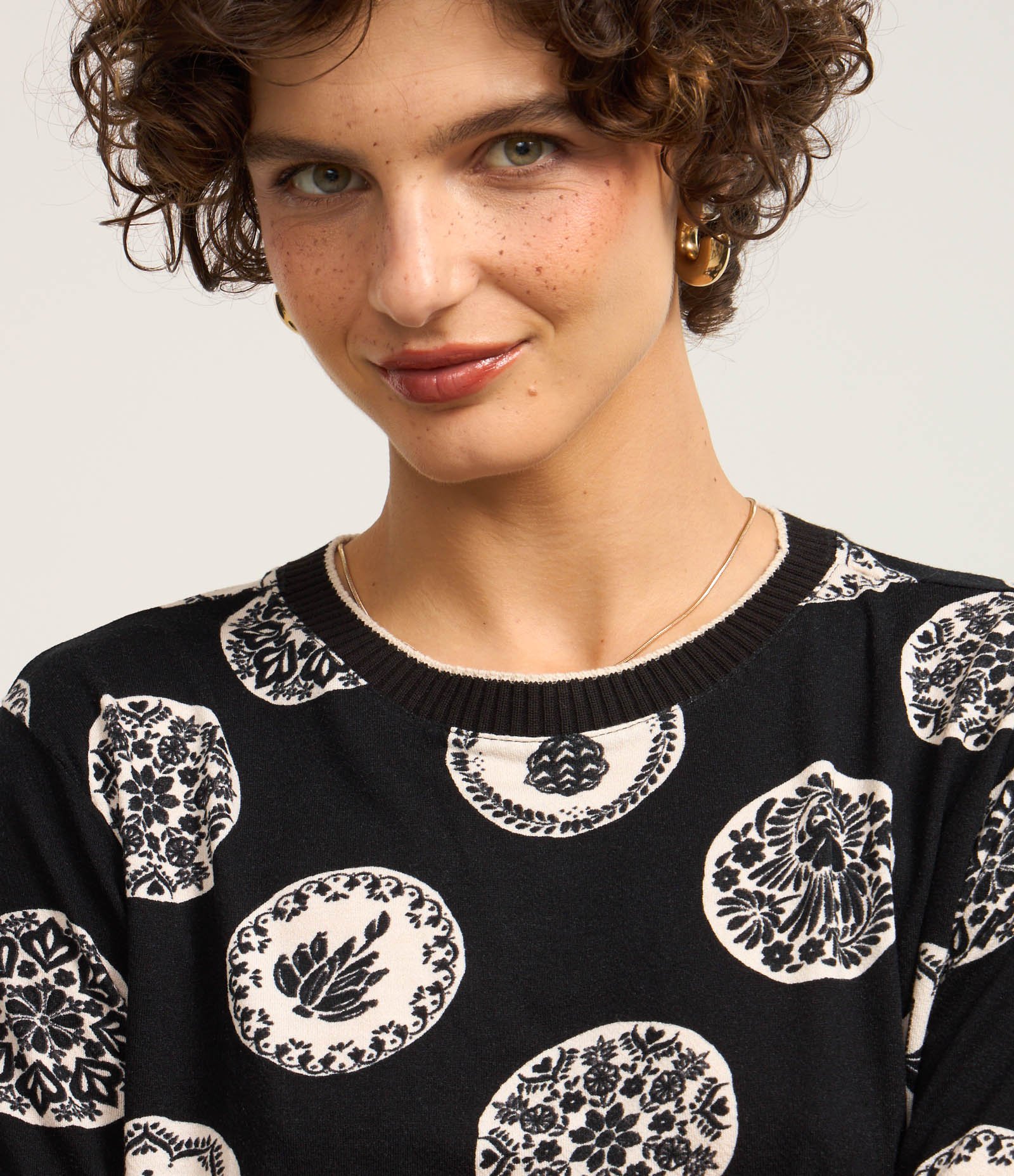 Blusa T-shirt em Algodão com Estampa Tropical Preto 2