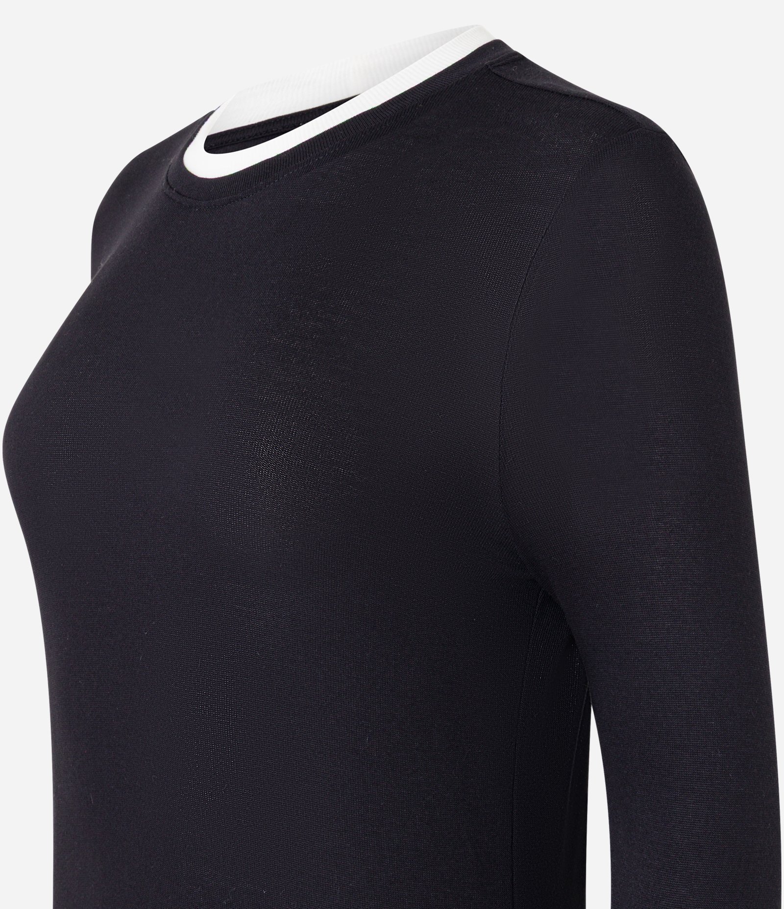 Blusa em Viscose com Sobreposição na Gola Preto 5