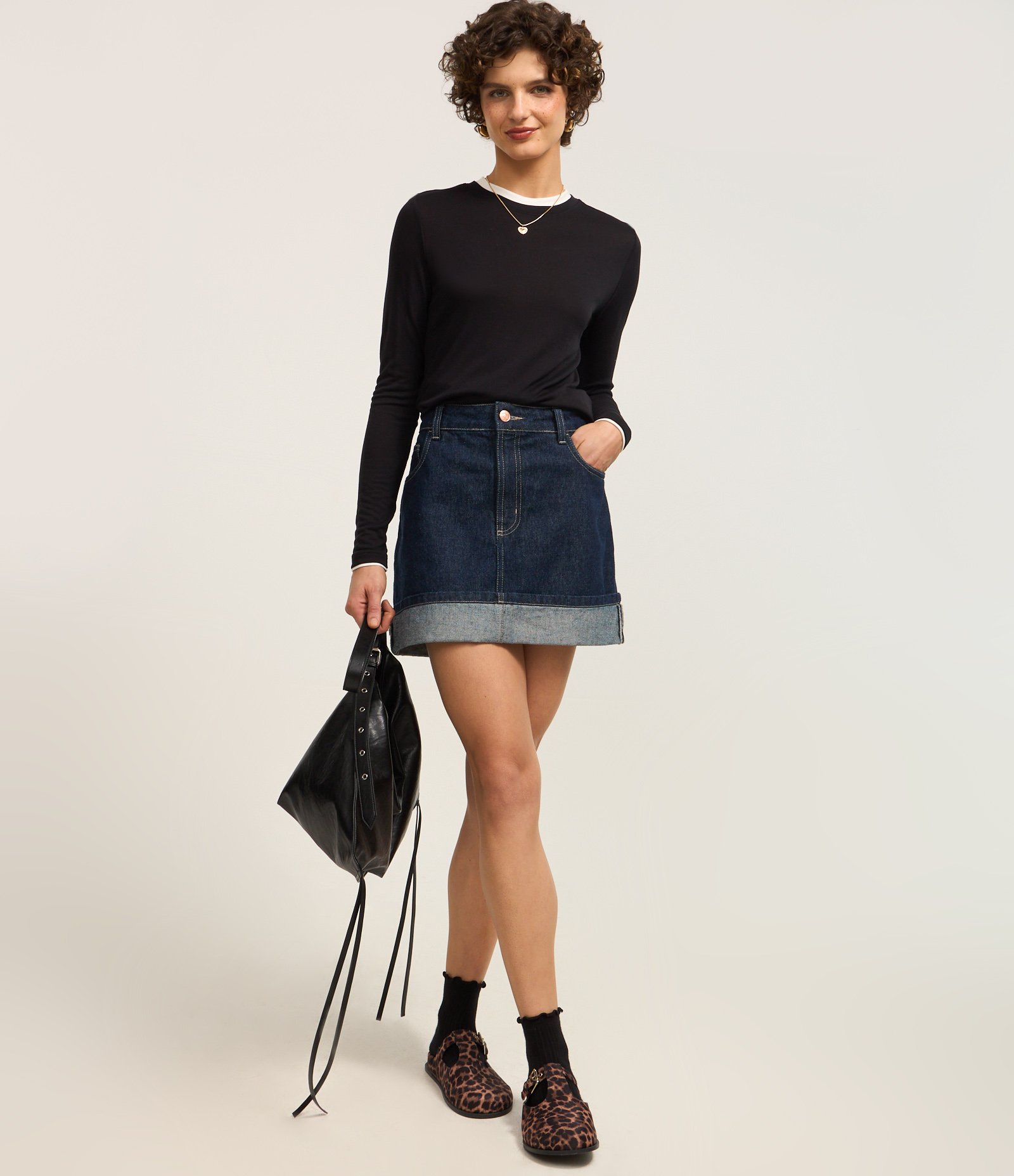 Blusa em Viscose com Sobreposição na Gola Preto 2