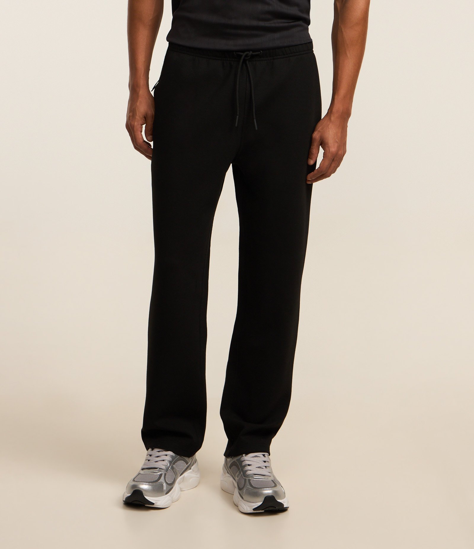 Calça Esportiva Reta em Moletom Tech com Bolsos 2