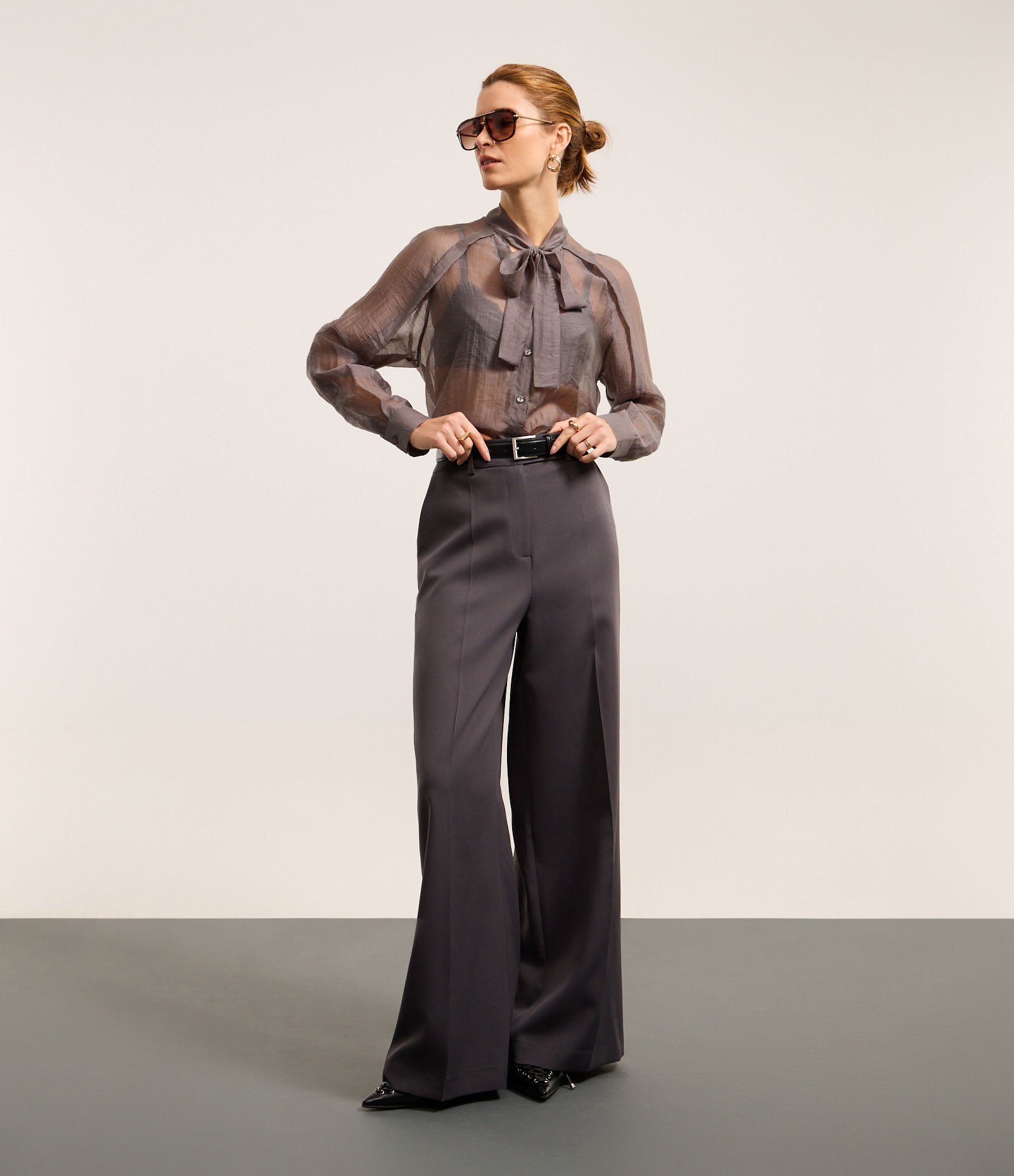 Calça Alfaiatada com Bolsos e Frisos 1