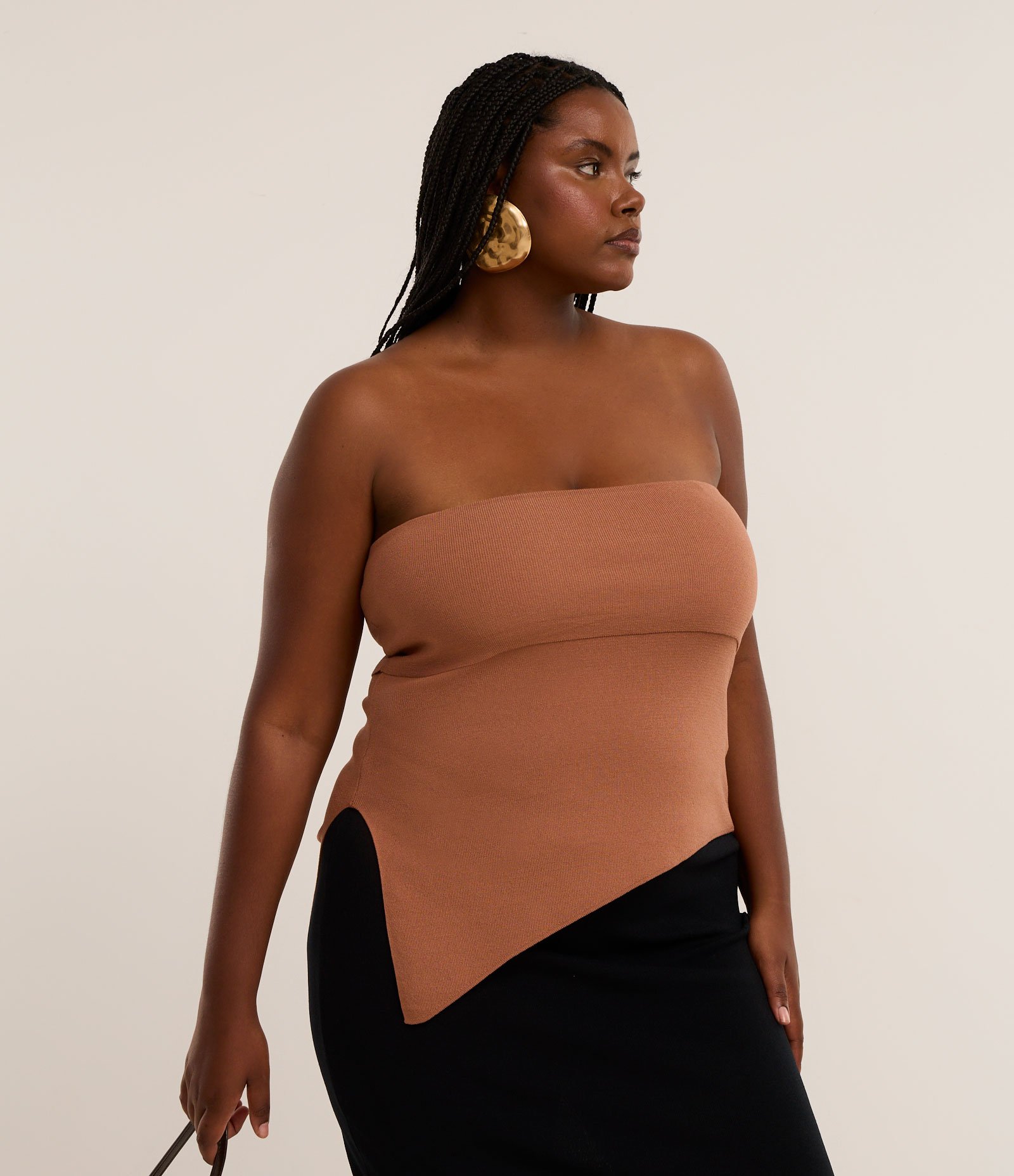 Blusa sem Manga em Tricô com Sobreposição e Fenda Lateral Curve & Plus Size Marrom 1