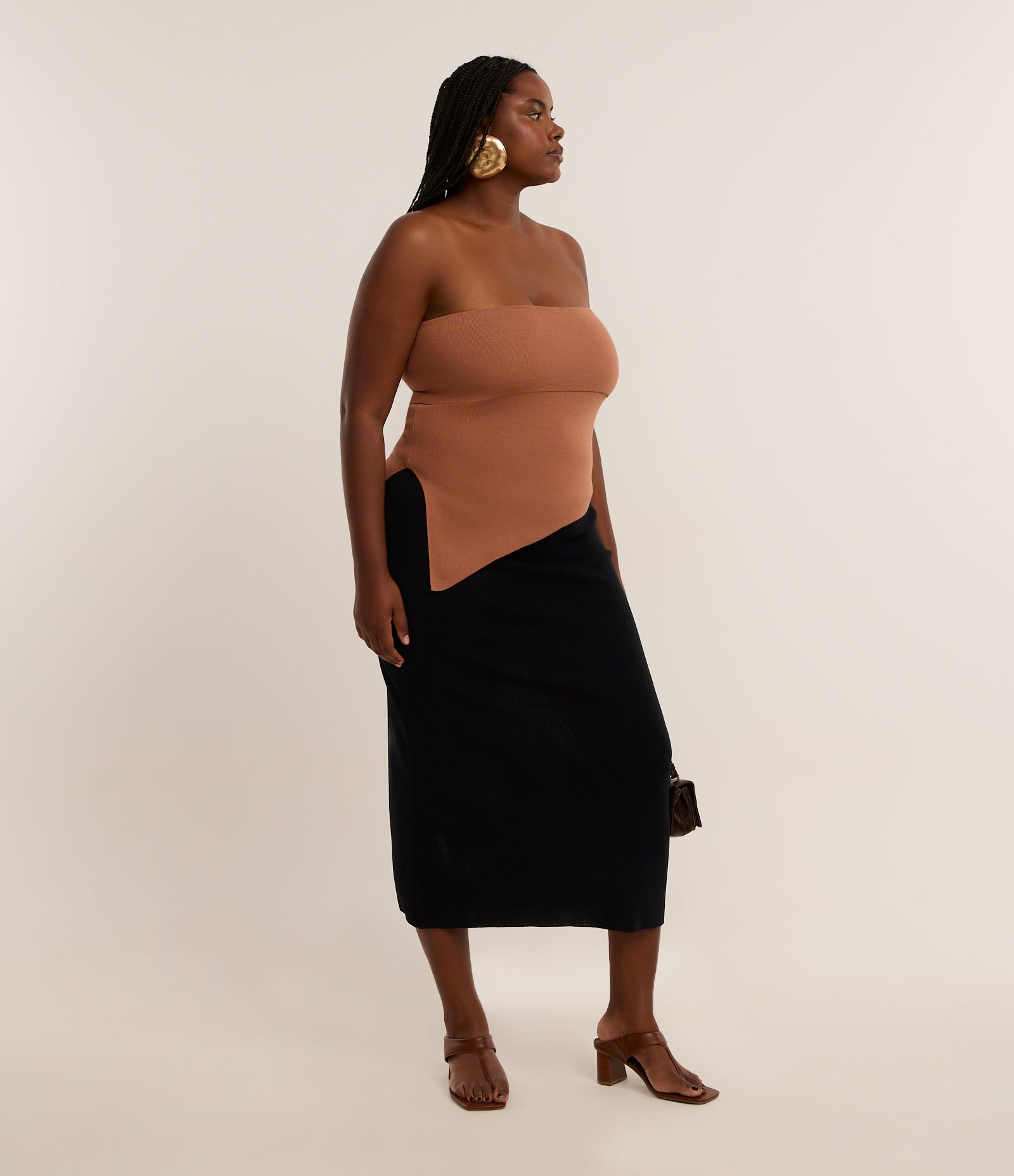 Blusa sem Manga em Tricô com Sobreposição e Fenda Lateral Curve & Plus Size Marrom 2