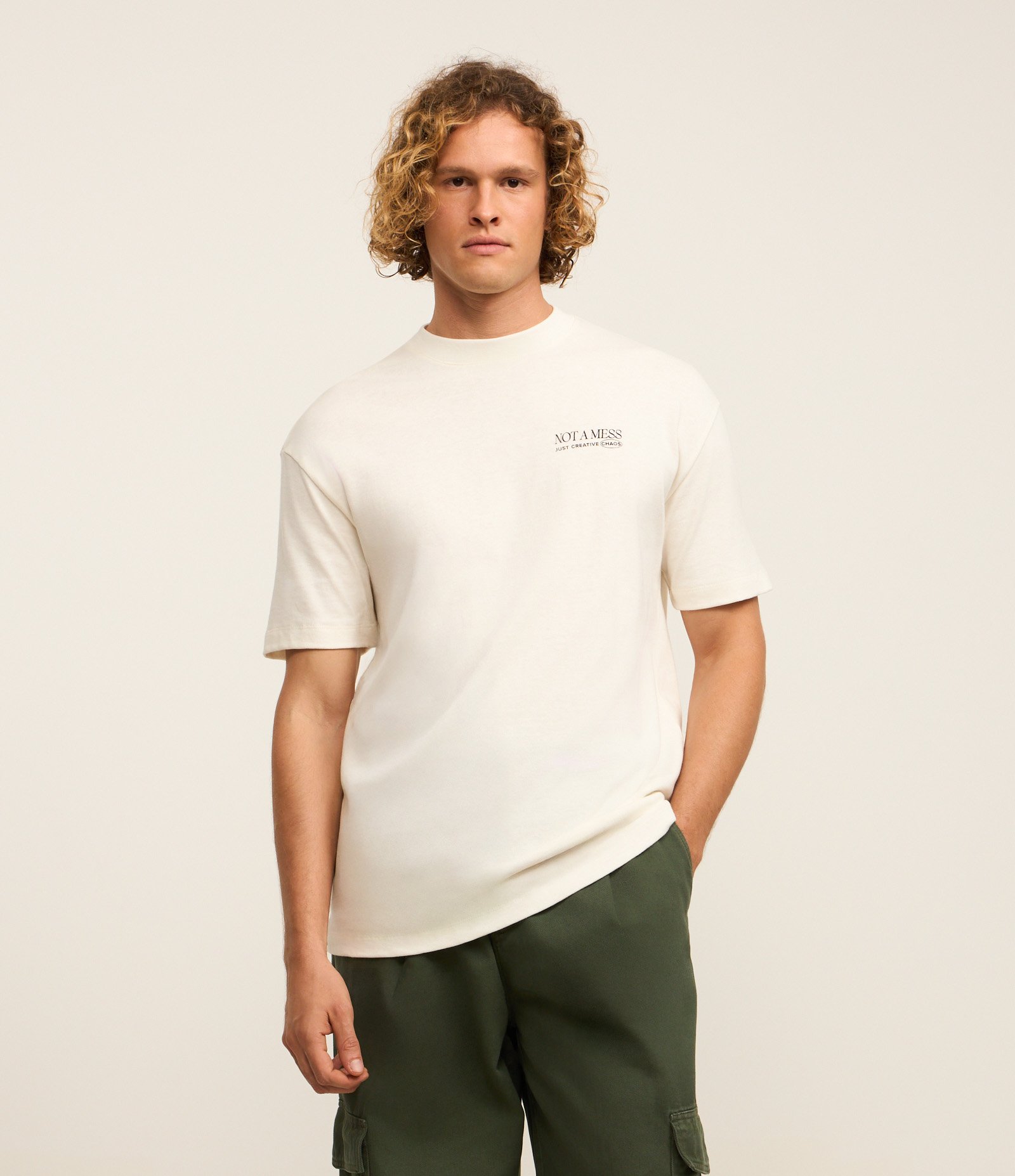 Camiseta T-shirt Relaxed em Algodão com Estampa Lettering Branco 1